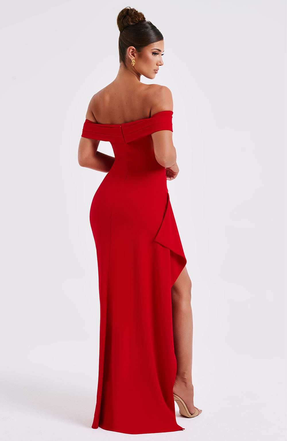 KIM | Robe maxi en satin avec design épaules dénudées