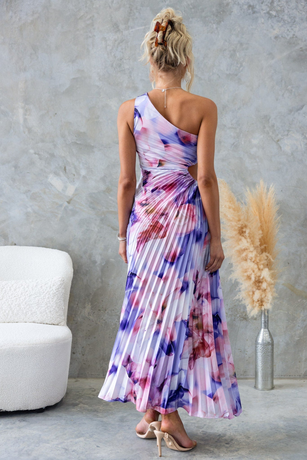 ELLA | Robe mi-longue plissée avec design asymétrique à une épaule