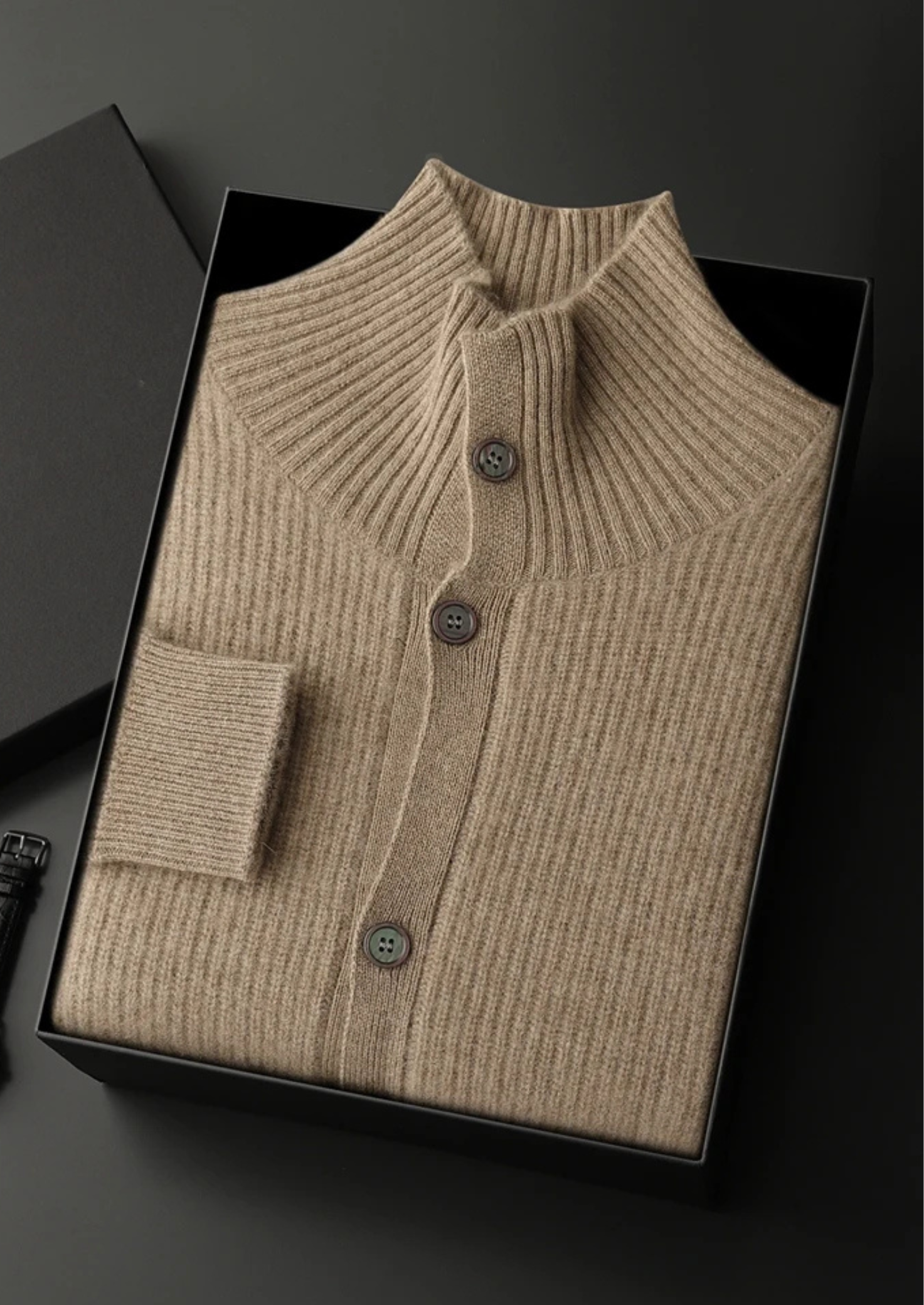 Cardigan côtelé en cachemire premium avec col montant