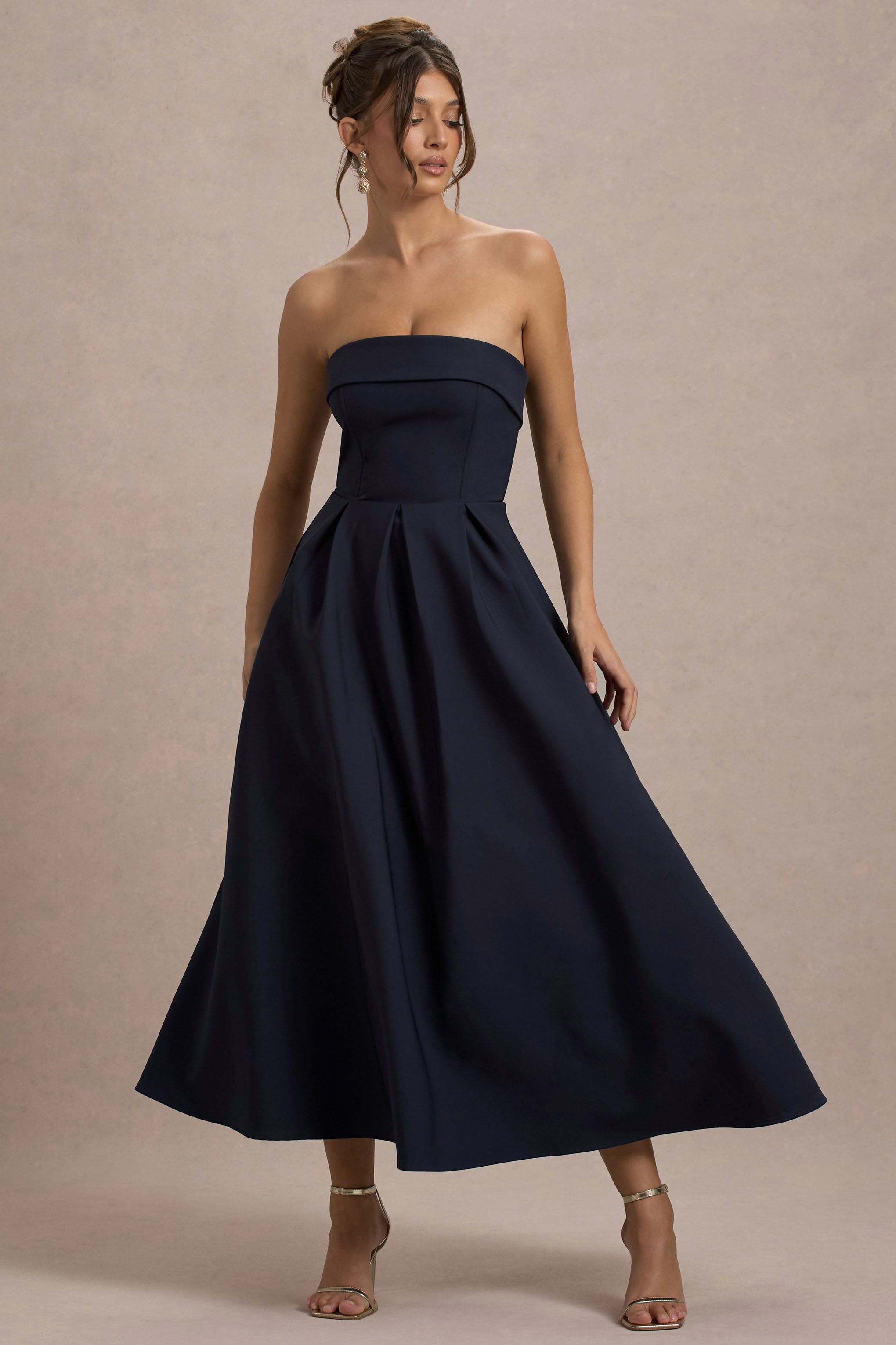 ANNE | Robe mi-longue chic avec encolure décolletée épaules nues