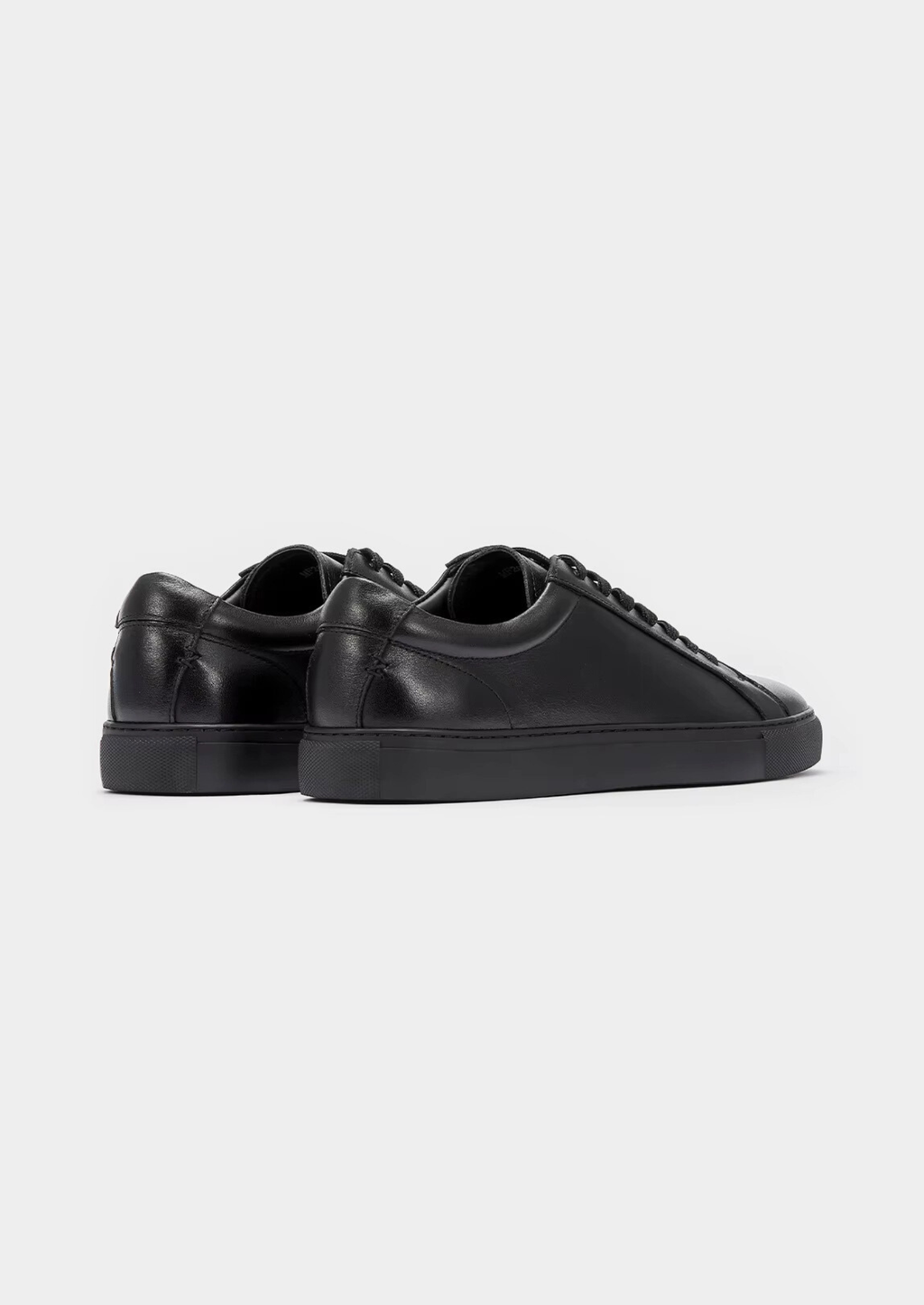 BASKET EN CUIR ESSENTIELLE NOIRE