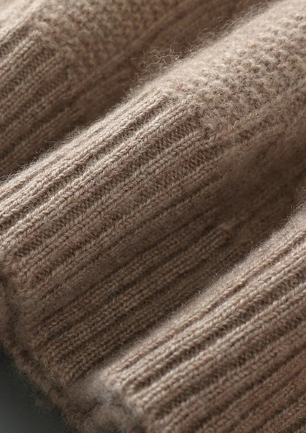 PULL RAS DU COU EN LAINE MÉRINOS EXTRA-FINE PURE À MAILLE TORSADÉE