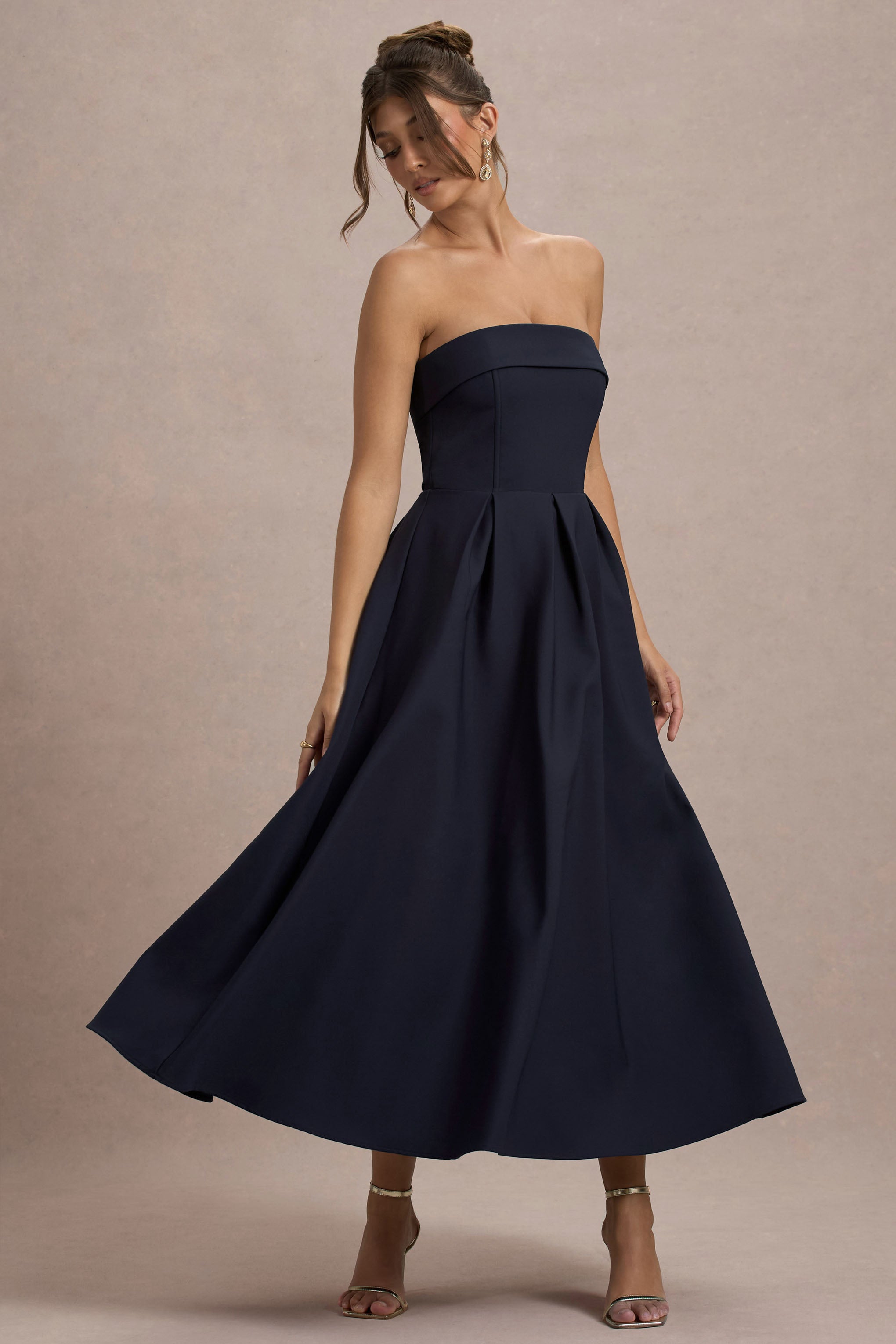 ANNE | Robe mi-longue chic avec encolure décolletée épaules nues