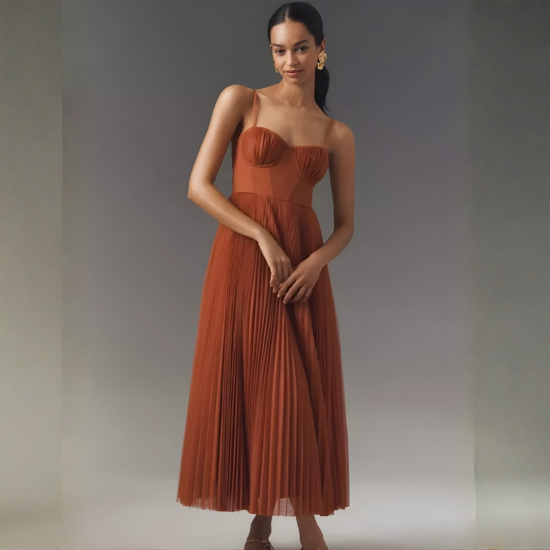 AURELIA | Robe maxi plissée gracieuse en mouvement