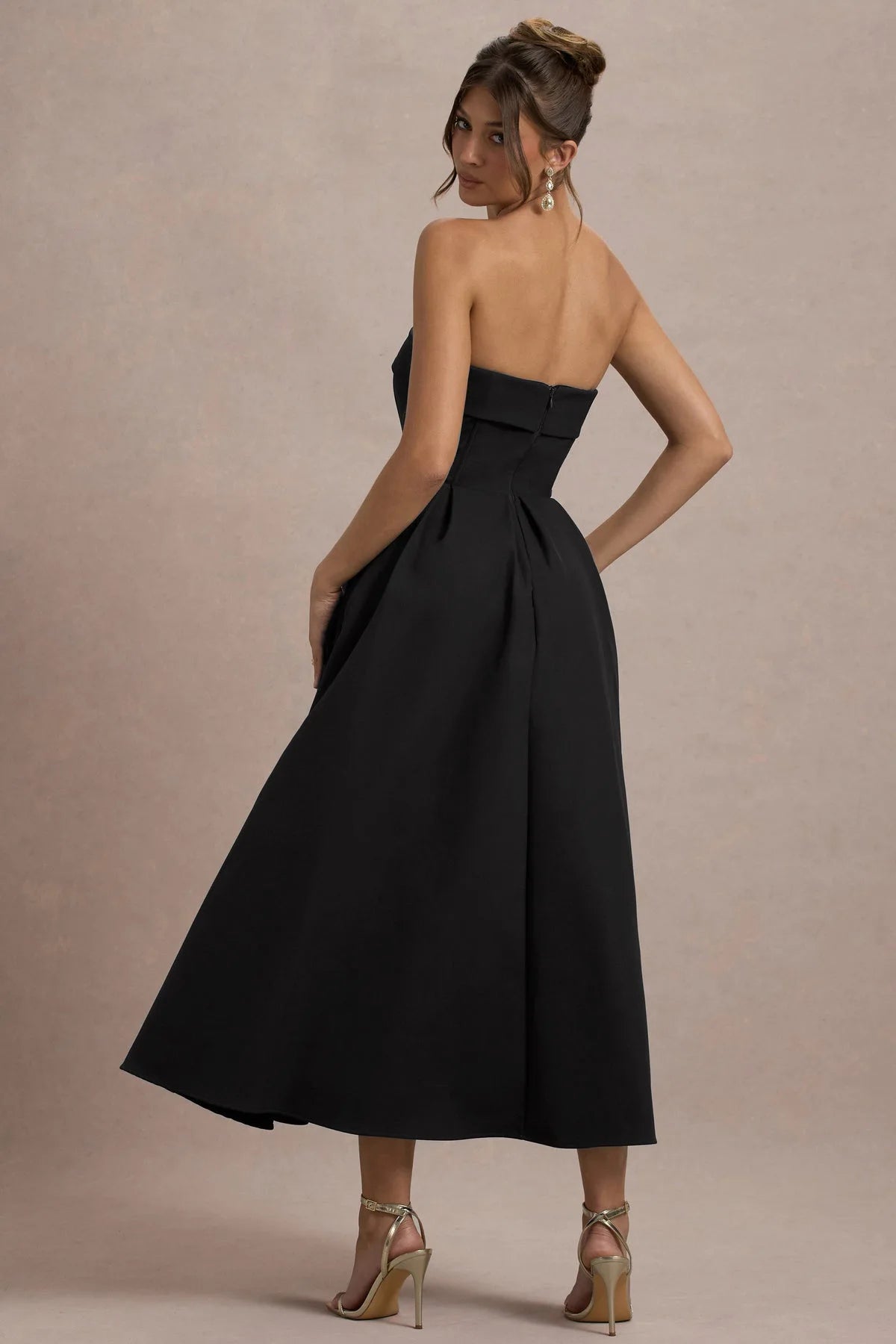 ANNE | Robe mi-longue chic avec encolure décolletée épaules nues