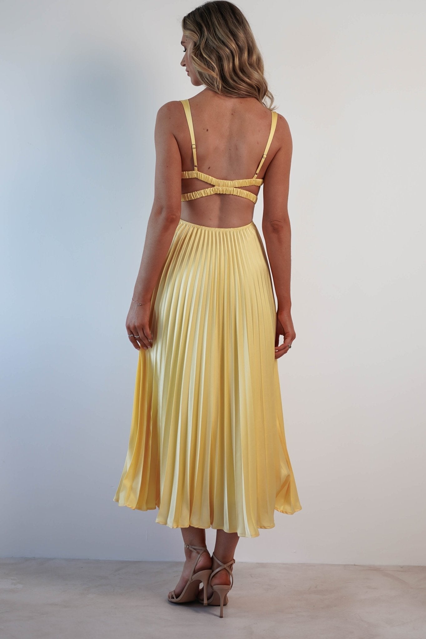 MALKA | Robe Maxi Élégante avec Drapeau Gracieux