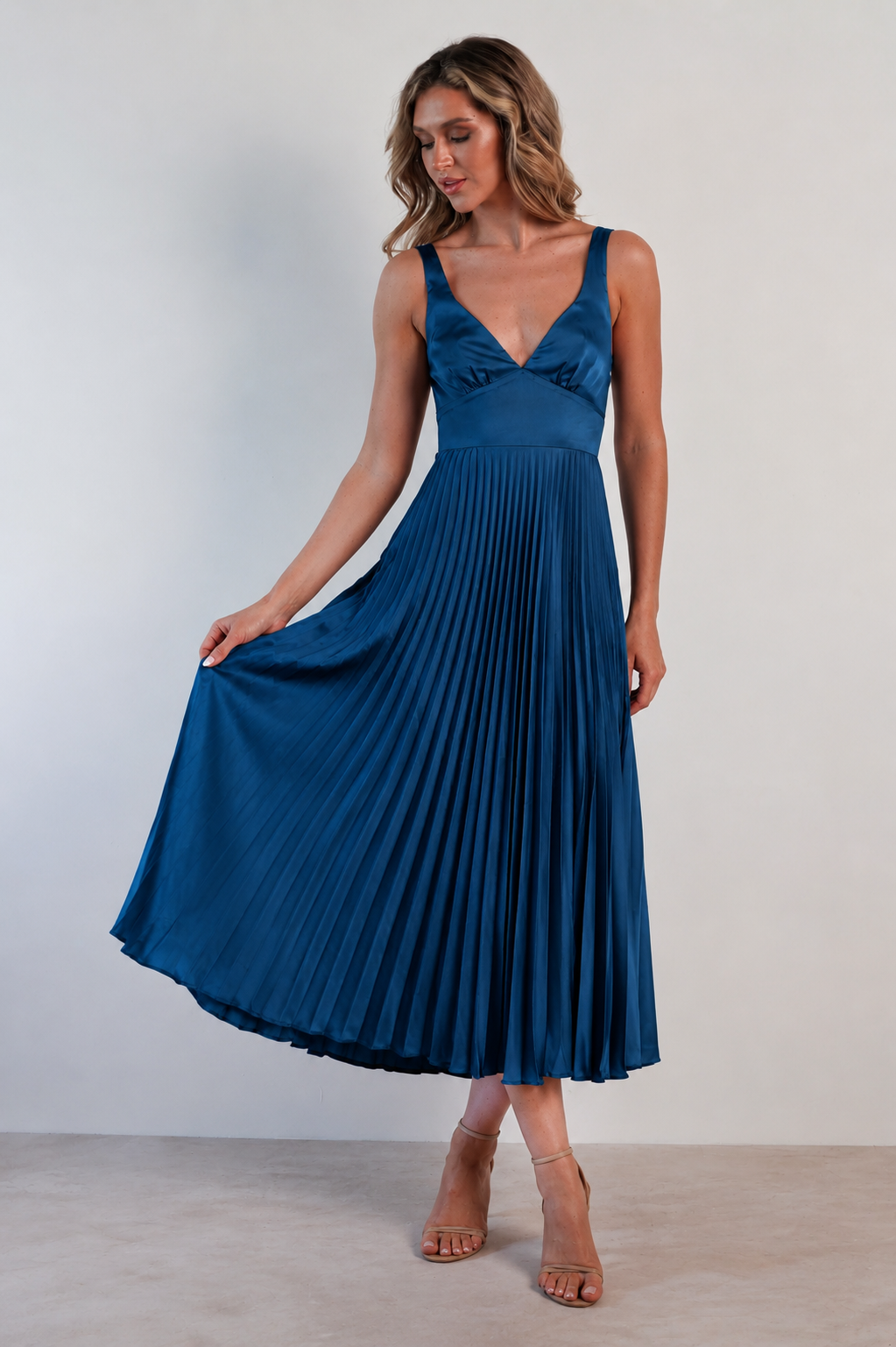 MALKA | Robe Maxi Élégante avec Drapeau Gracieux