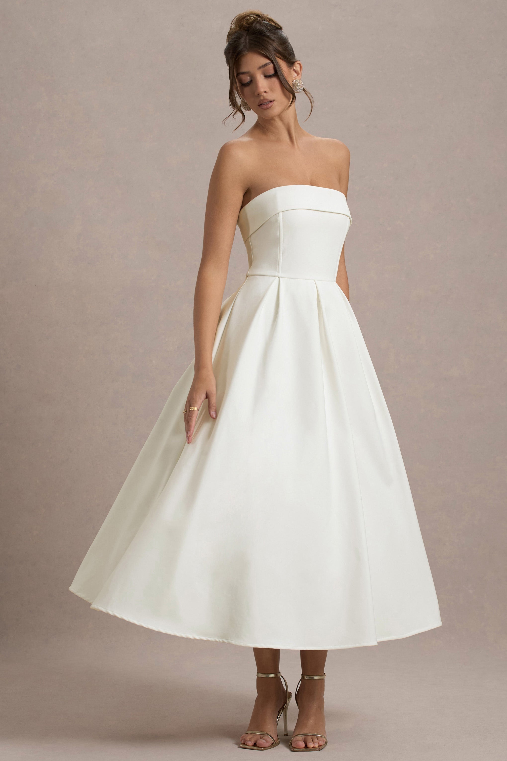 ANNE | Robe midi chic avec un décolleté en épaules dénudées