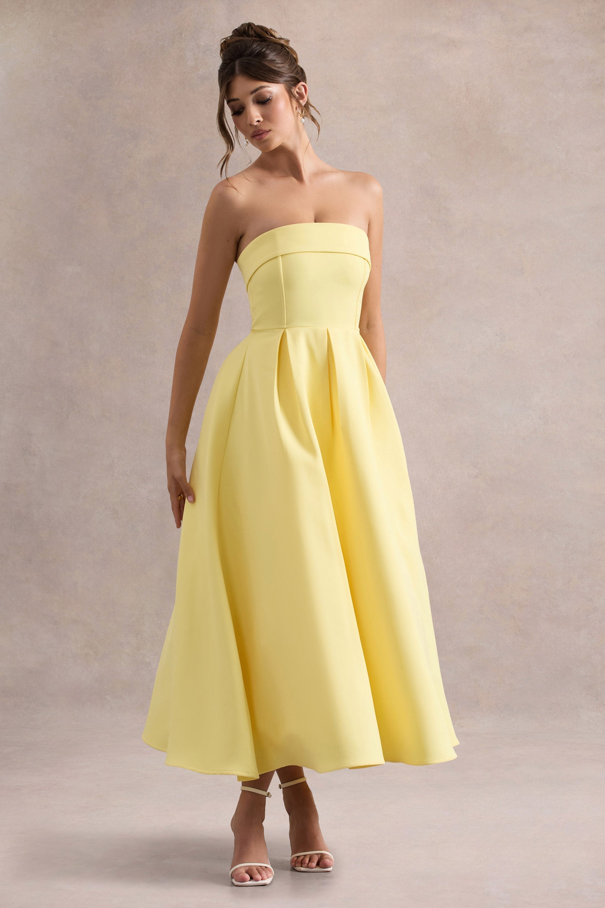 ANNE | Robe midi chic avec un décolleté en épaules dénudées