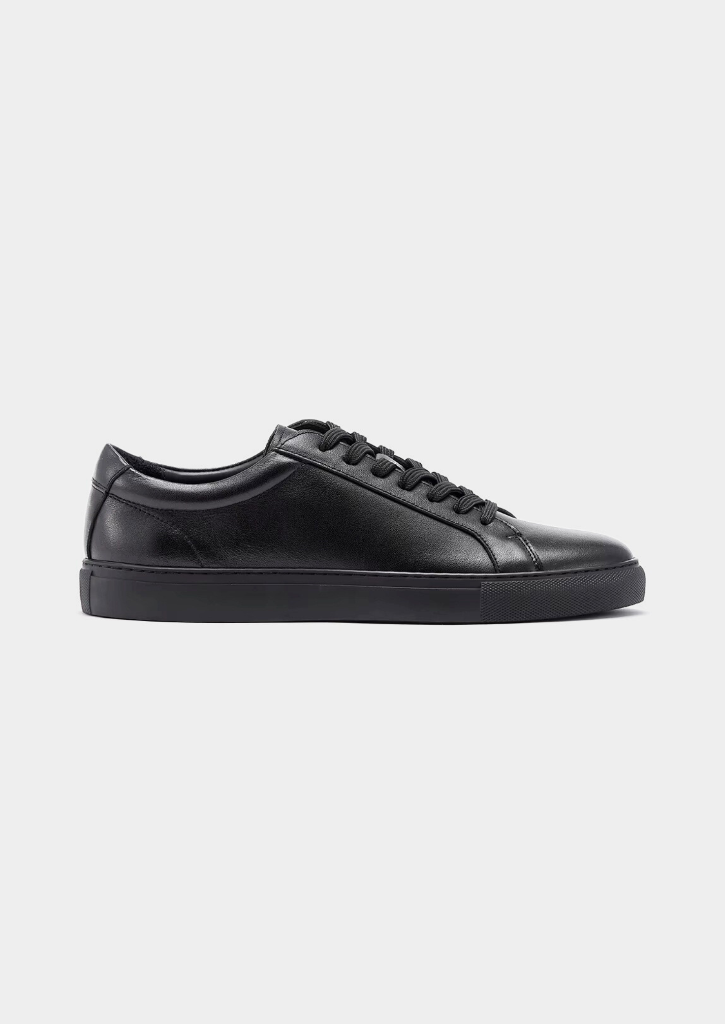 BASKET EN CUIR ESSENTIELLE NOIRE