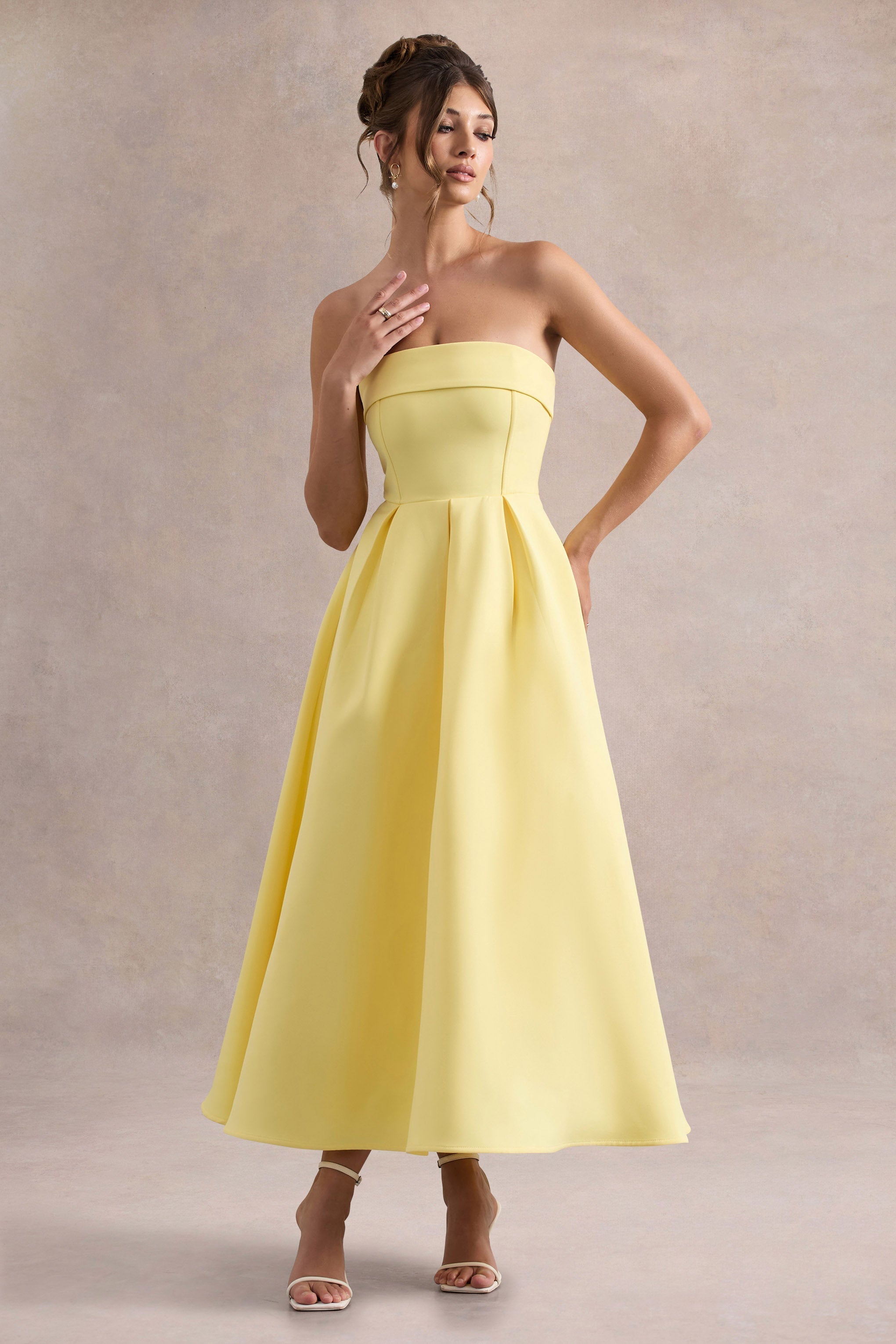 ANNE | Robe mi-longue chic avec encolure décolletée épaules nues