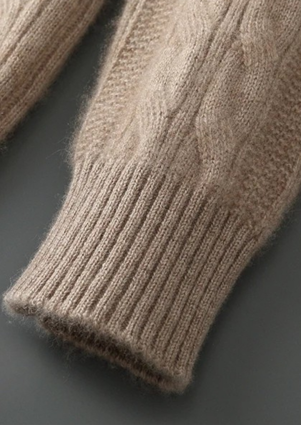 PULL RAS DU COU EN LAINE MÉRINOS EXTRA-FINE PURE À MAILLE TORSADÉE