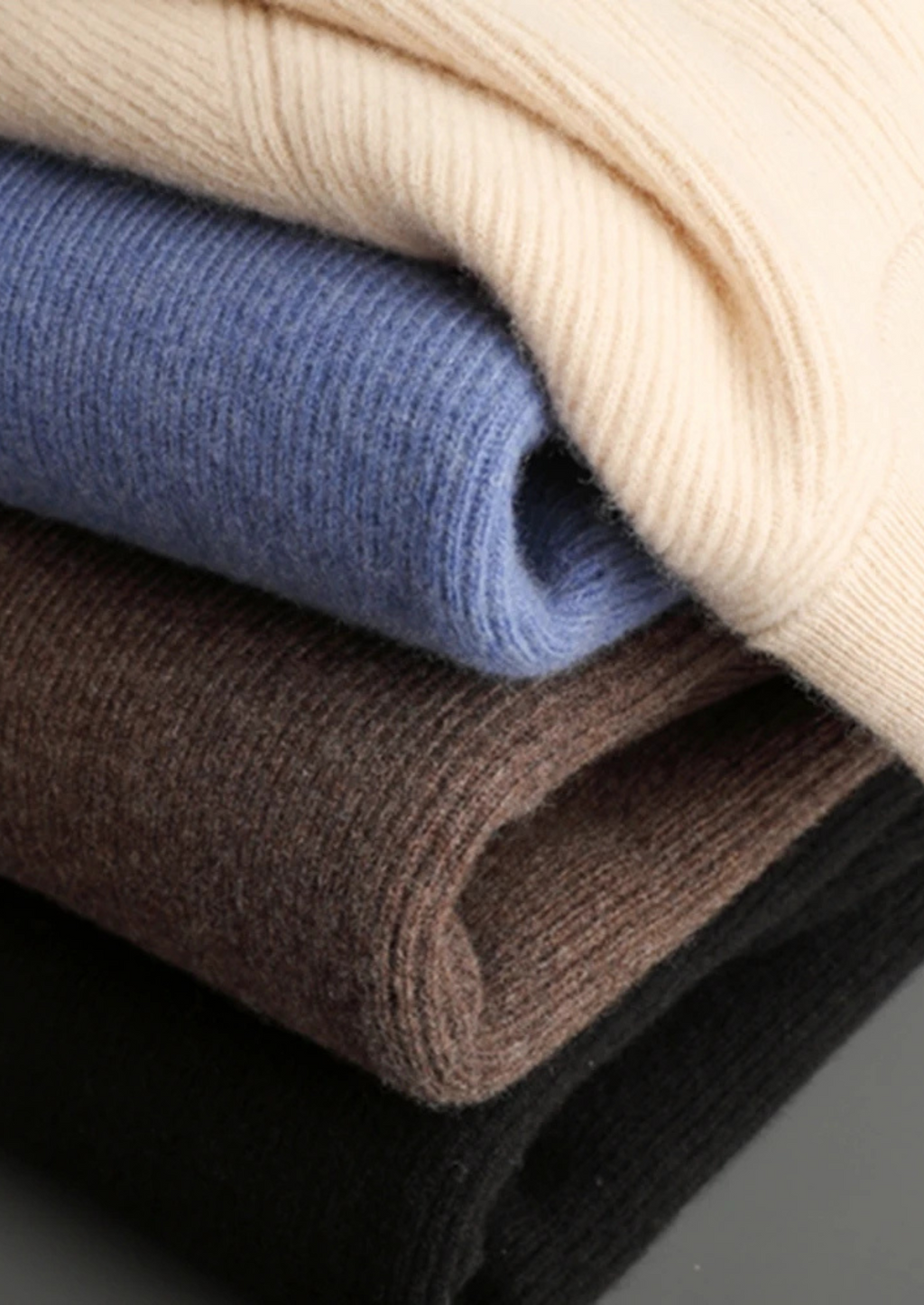 Cardigan zippé côtelé en laine mérinos extra fine pure
