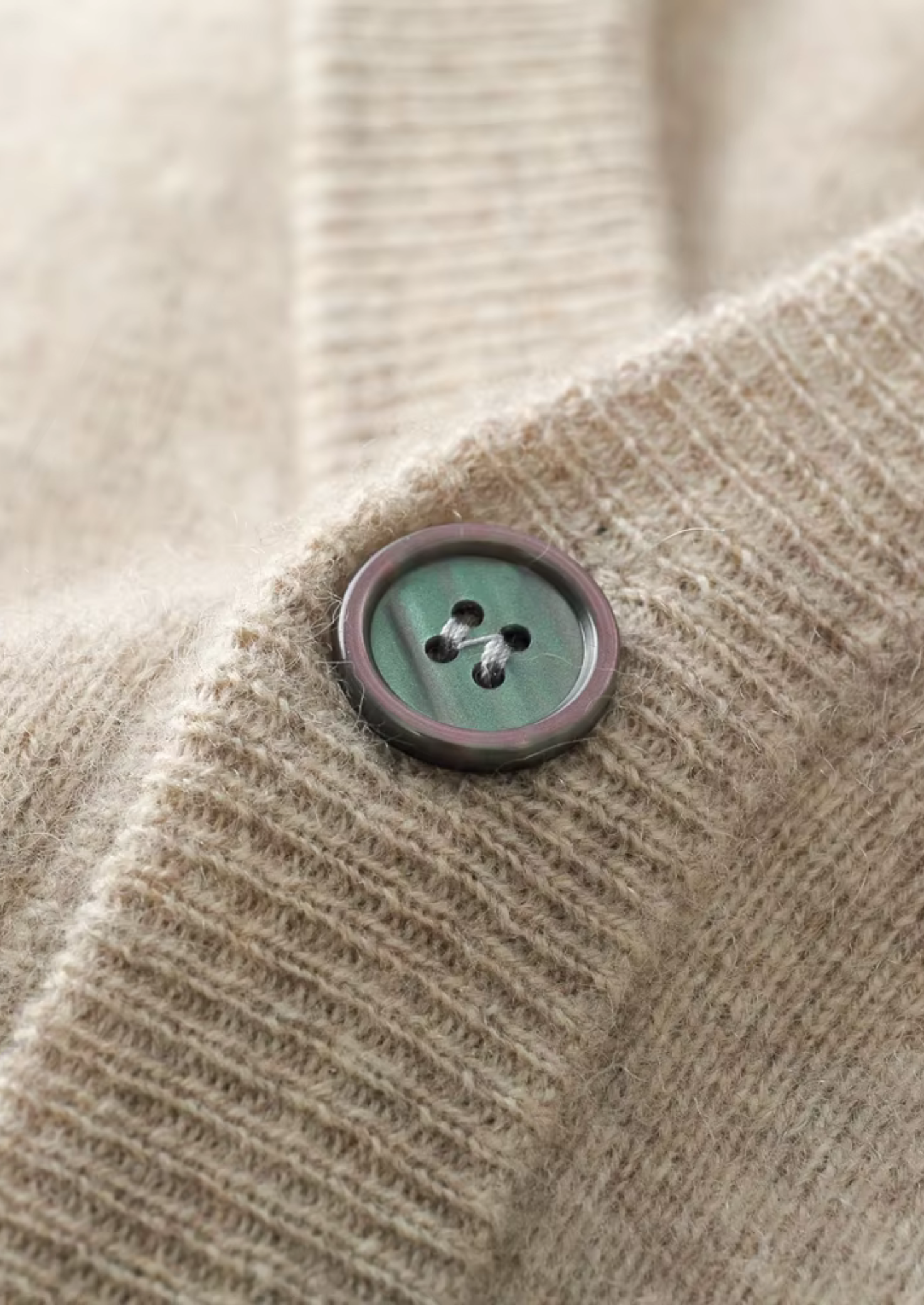 Cardigan classique en laine mérinos pure extra-fine