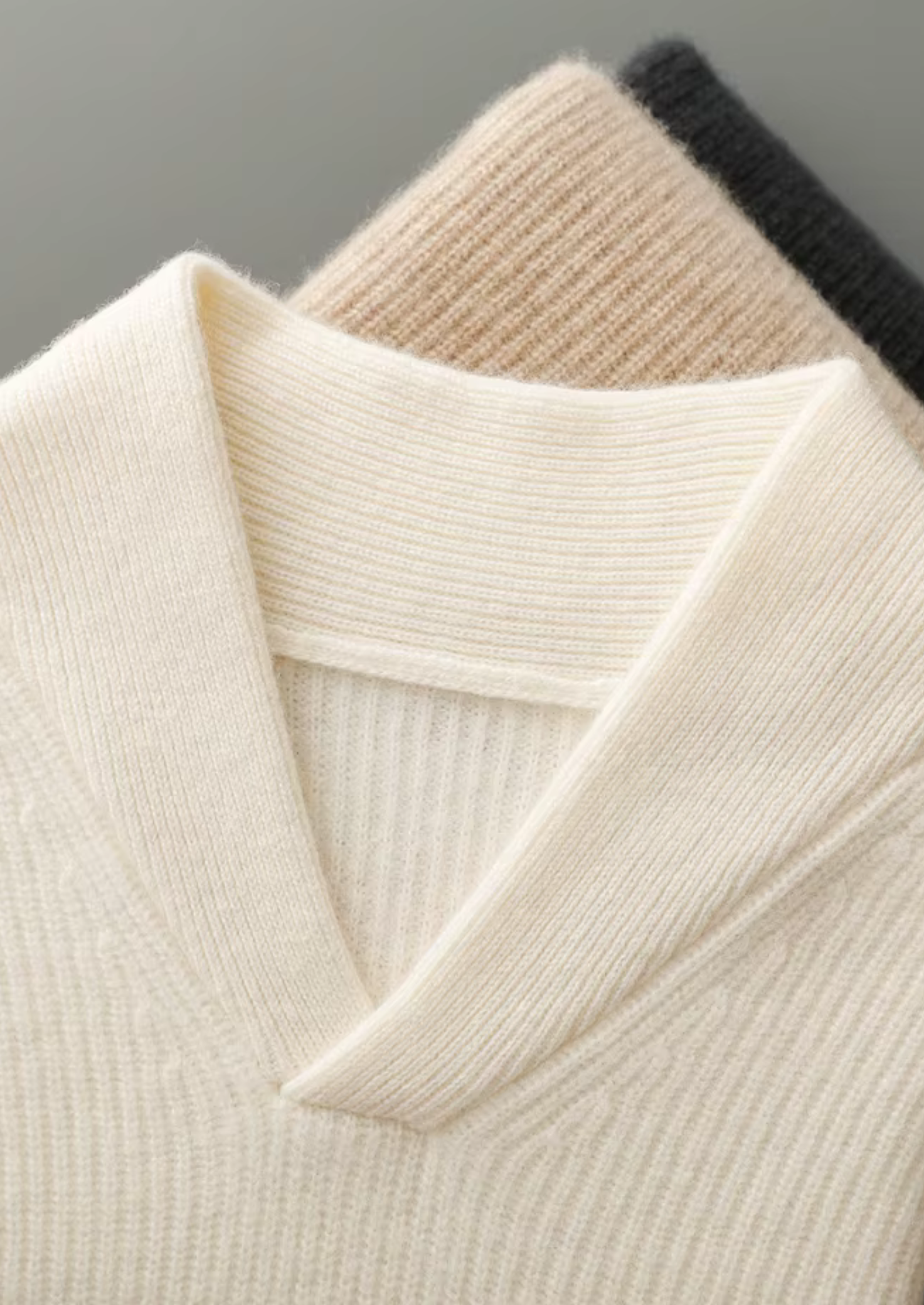 Pull en cachemire premium à col en V et côtes