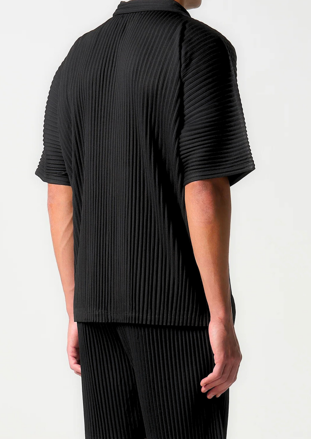 ENSEMBLE D'ÉTÉ NOIR AVEC PLIS