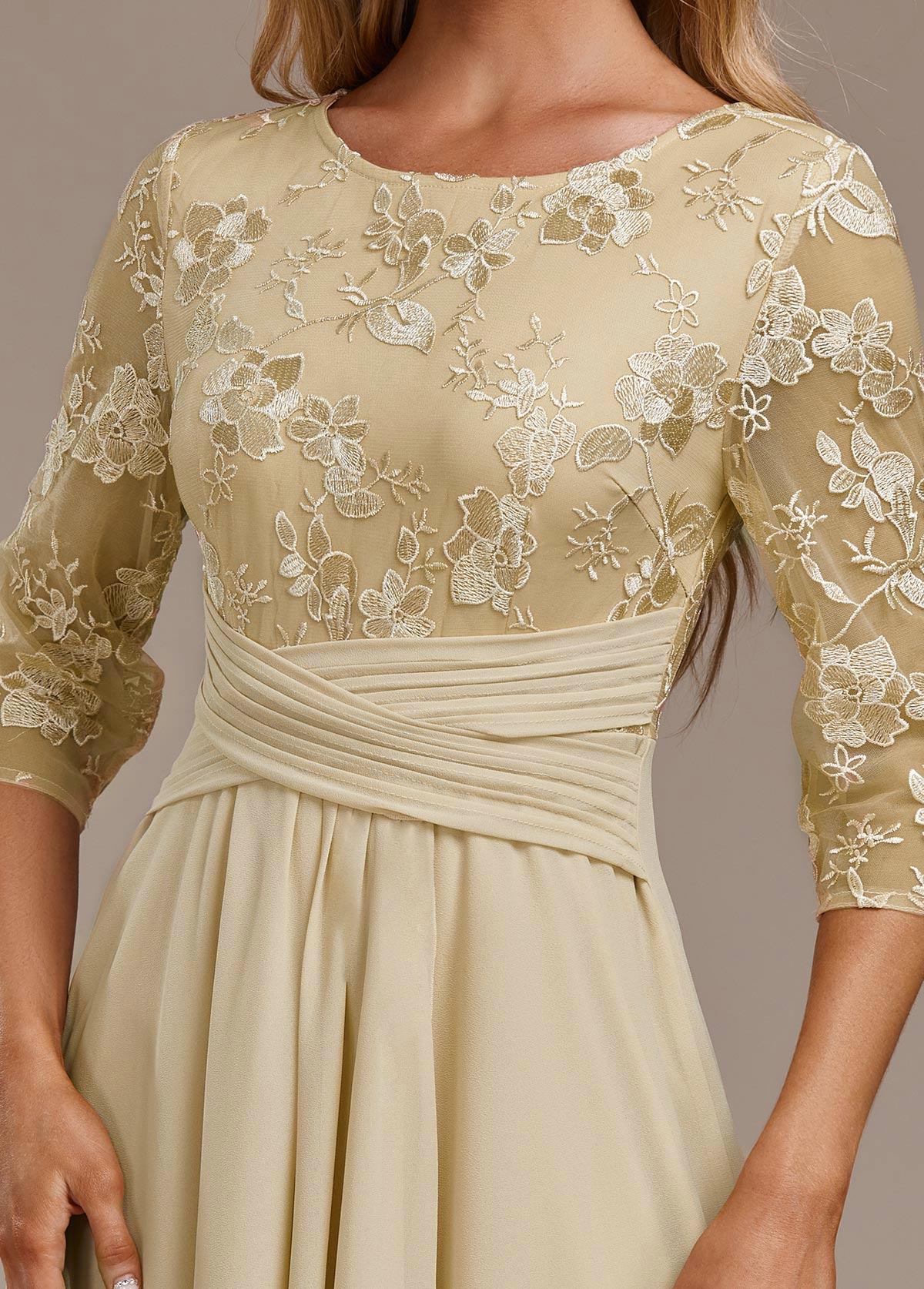 Elin™ - Robe Champagne Brodée avec Détails Délicats