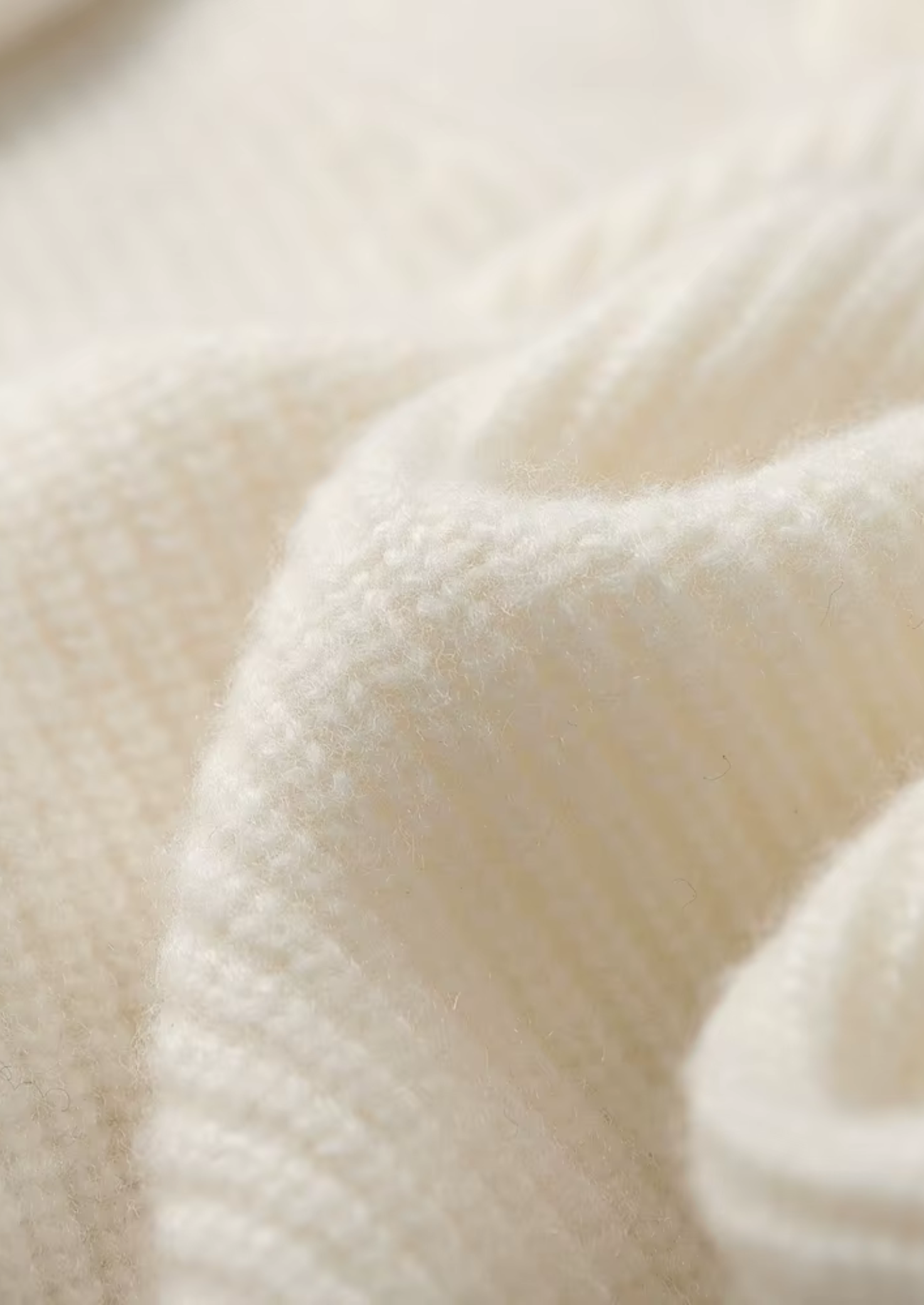 Pull en cachemire premium à col en V et côtes