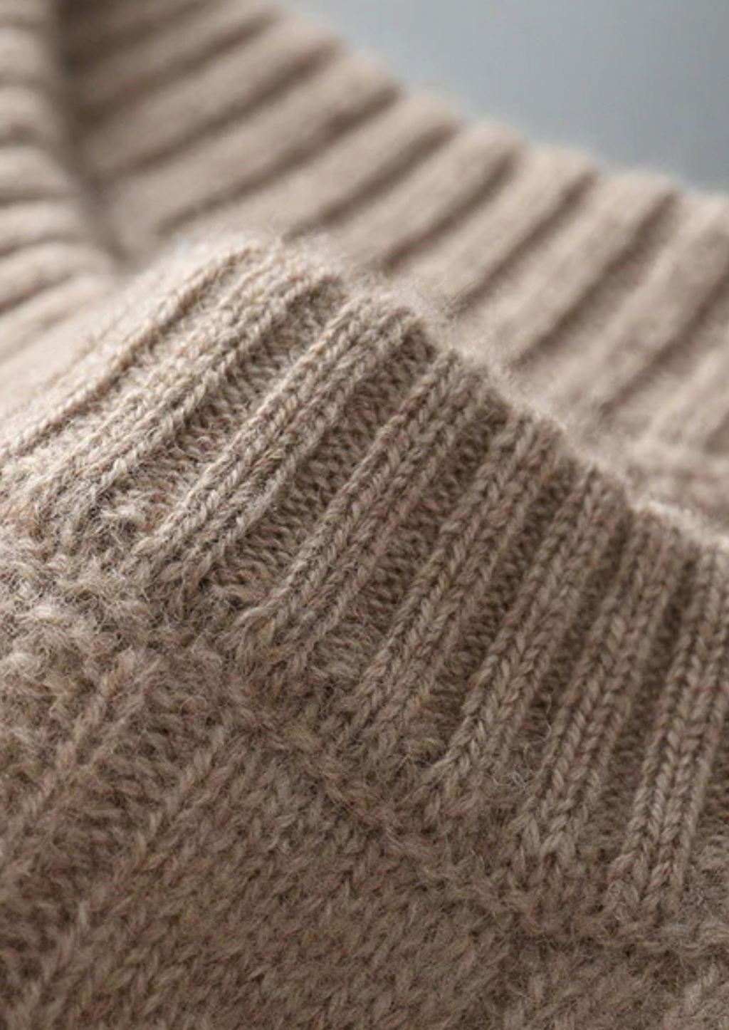 Pull à col rond en laine mérinos extra-fine pure, tricot torsadé