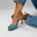 Roksana™ — Élégance vibrante en sandale à talon aiguille bicolore turquoise et doré