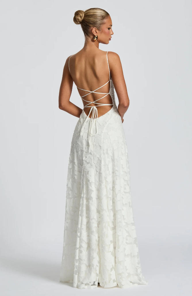 SOFIA | Robe longue en dentelle élégante