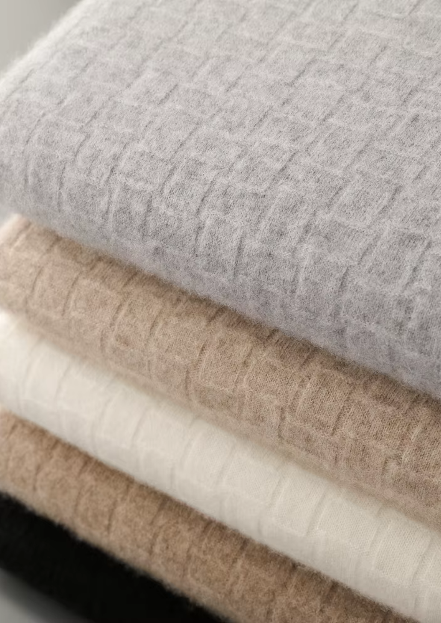 Col montant en laine mérinos extra-fine pure avec texture