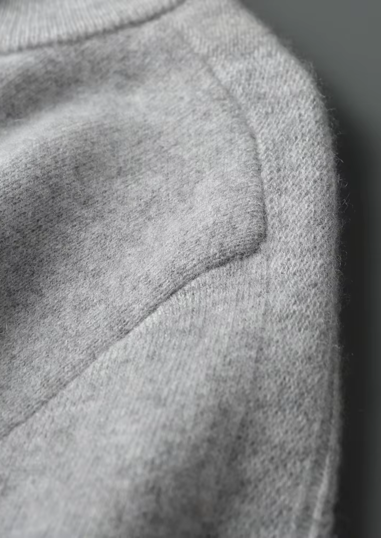 Pull essentiel en cachemire premium à demi-fermeture éclair