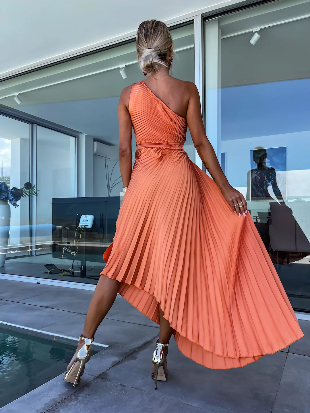 ELLA | Robe midi à design plissé asymétrique