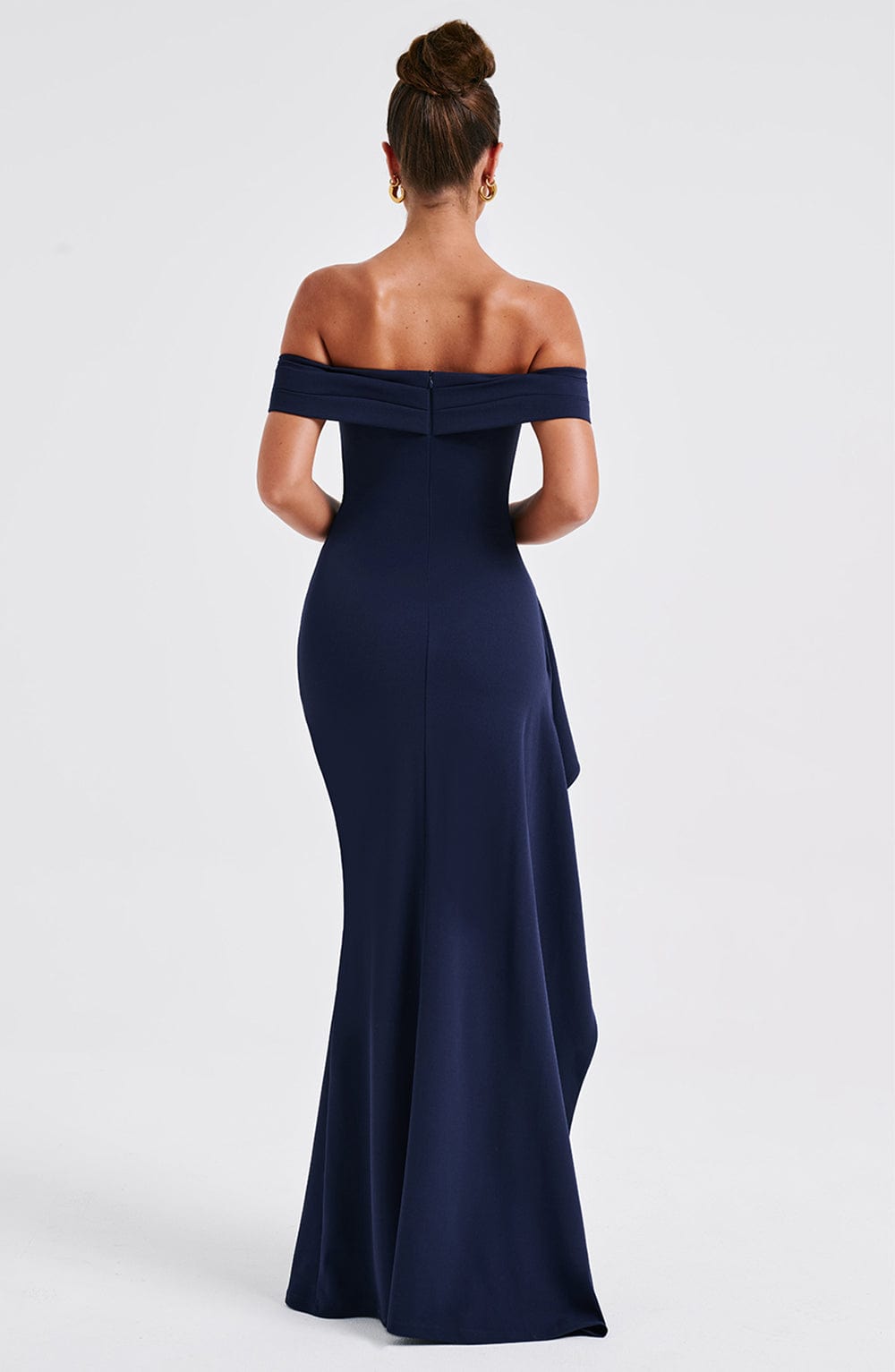 KIM | Robe Maxi en Satin avec Design Épaules Dénudées