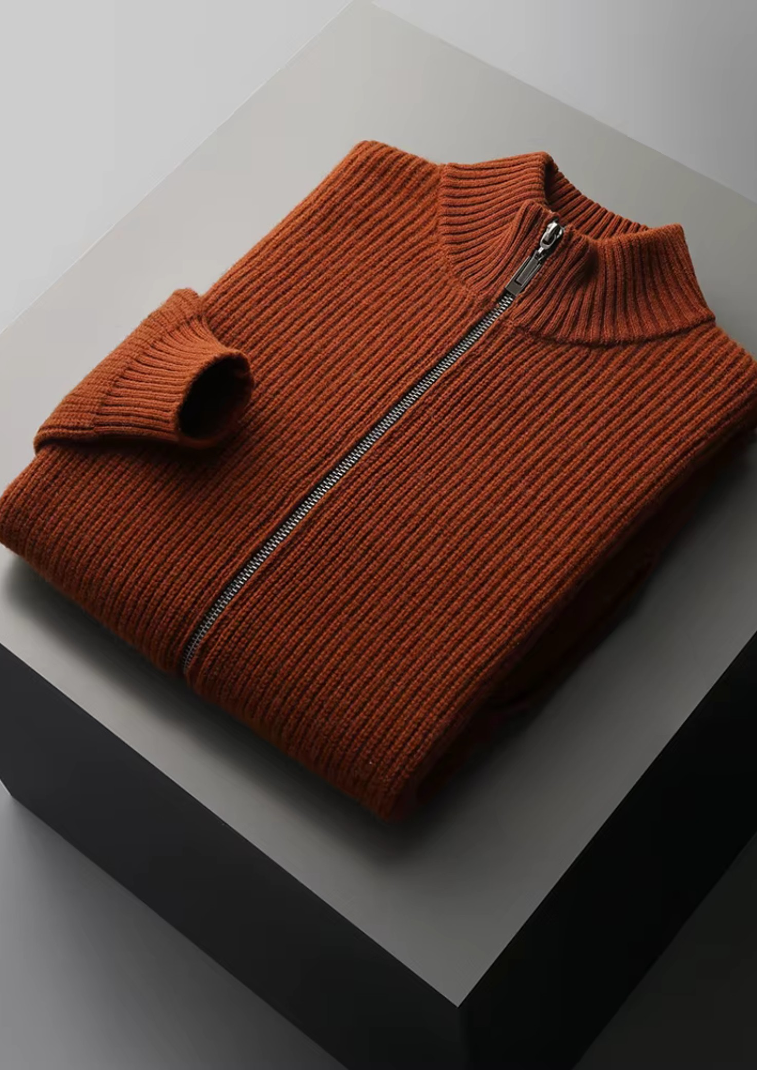 Cardigan en laine mérinos extra-fine pure à côtes tricotées
