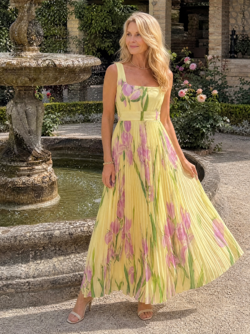Robe midi sans manches en satin avec encolure carrée et plis élégants