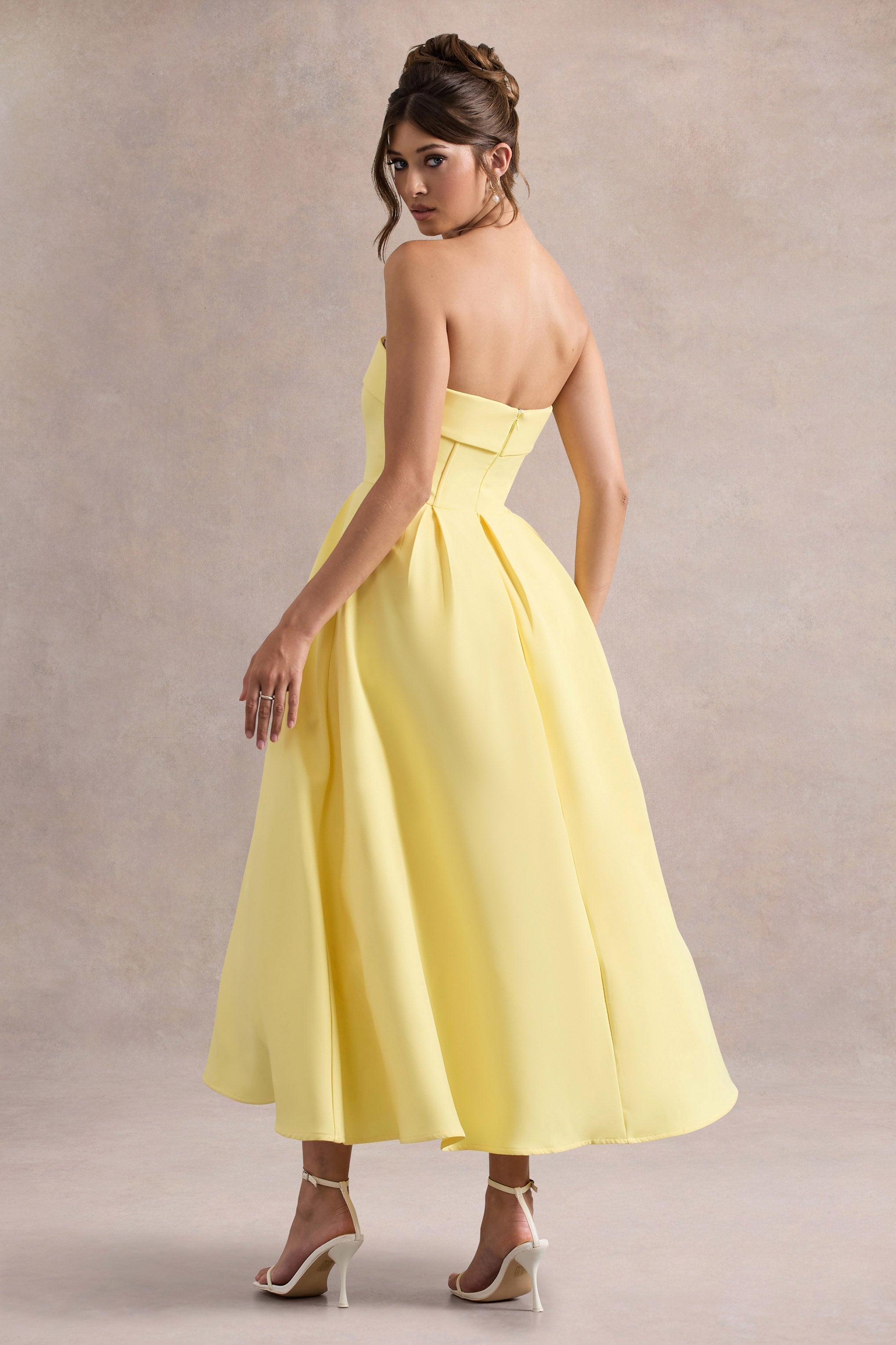 ANNE | Robe midi chic avec un décolleté en épaules dénudées