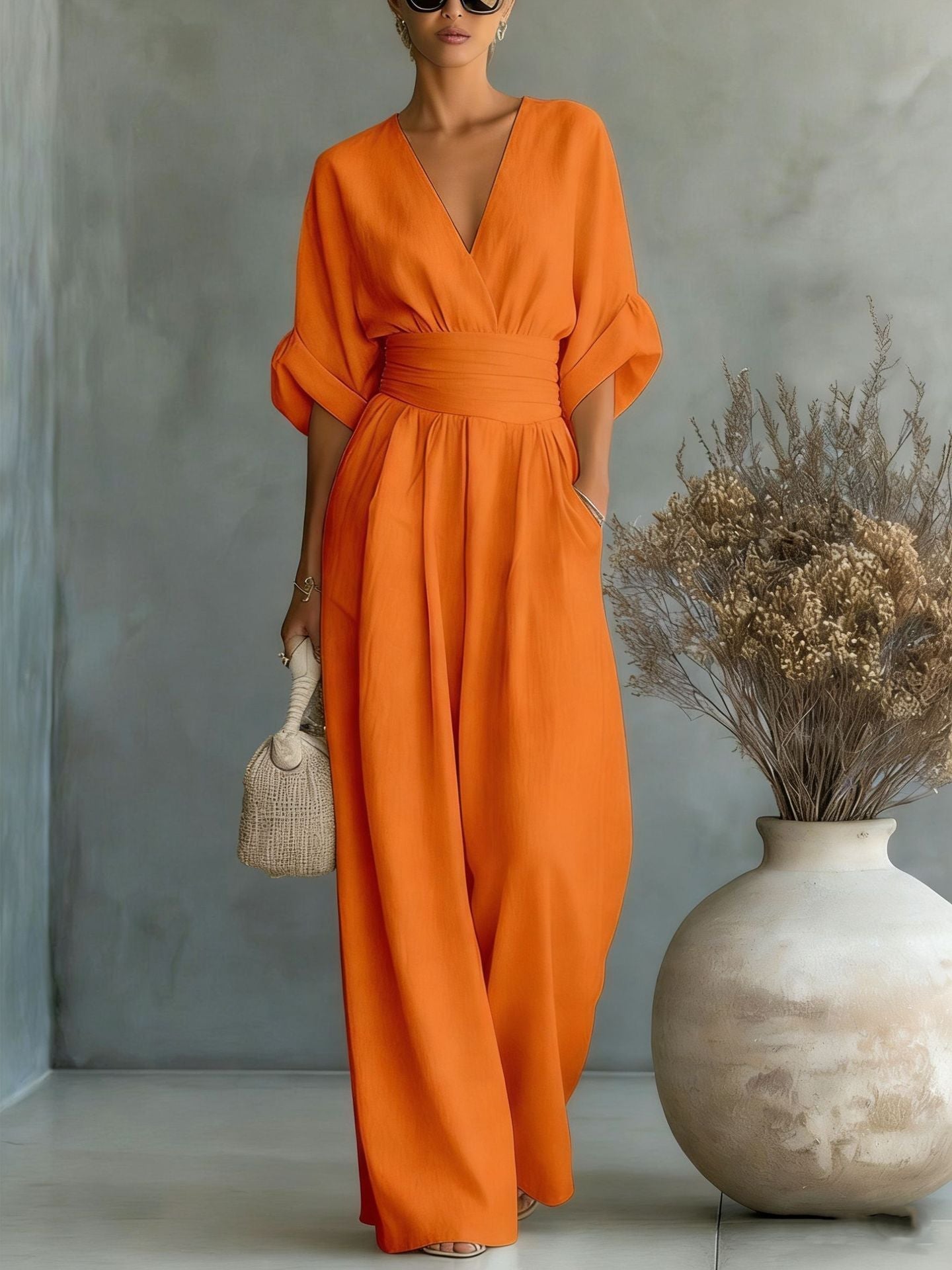 Robe élégante à col en V, manches fluides avec dos nu - Maison Claire et Sylvie