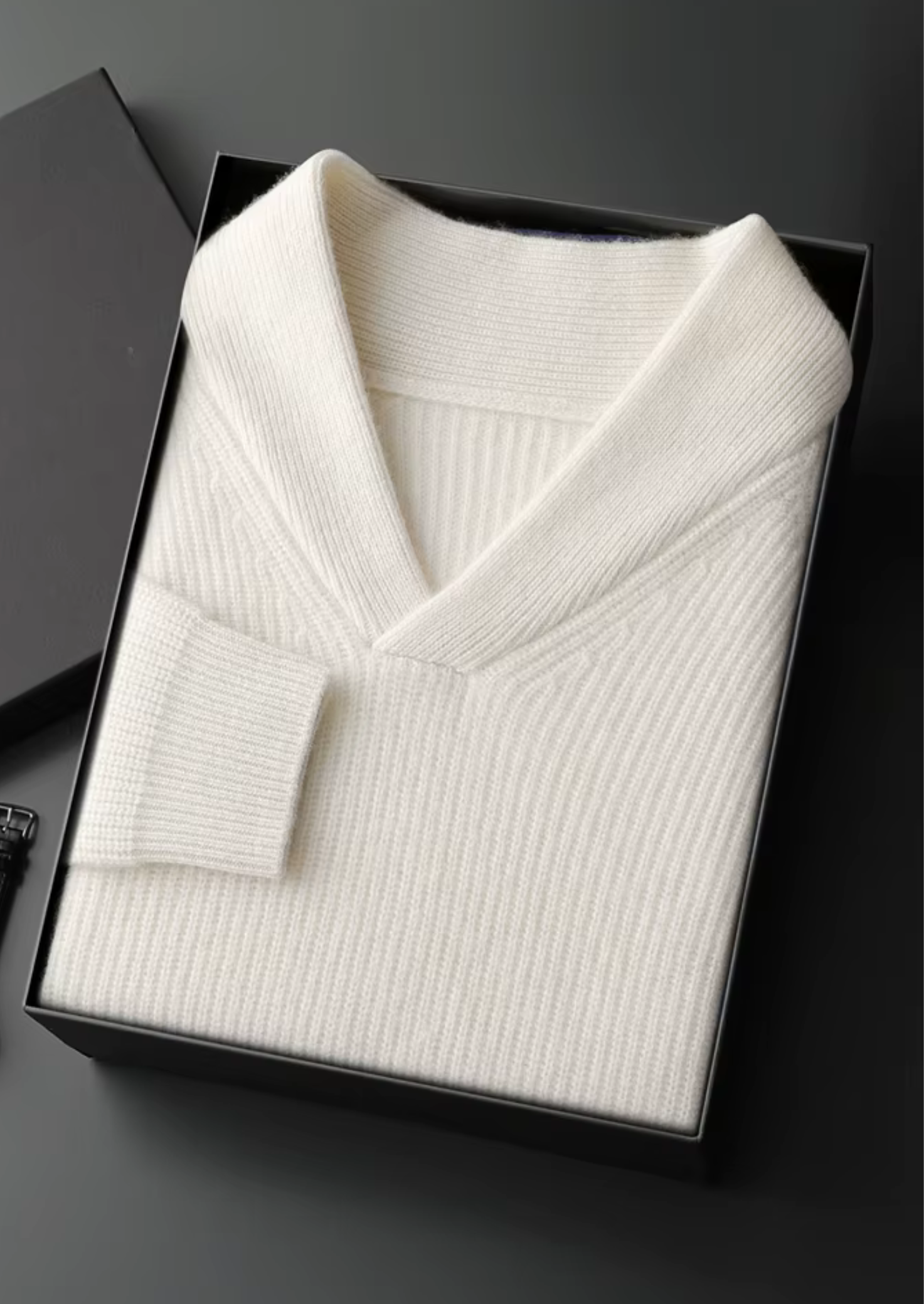 Pull en cachemire premium à col en V et côtes
