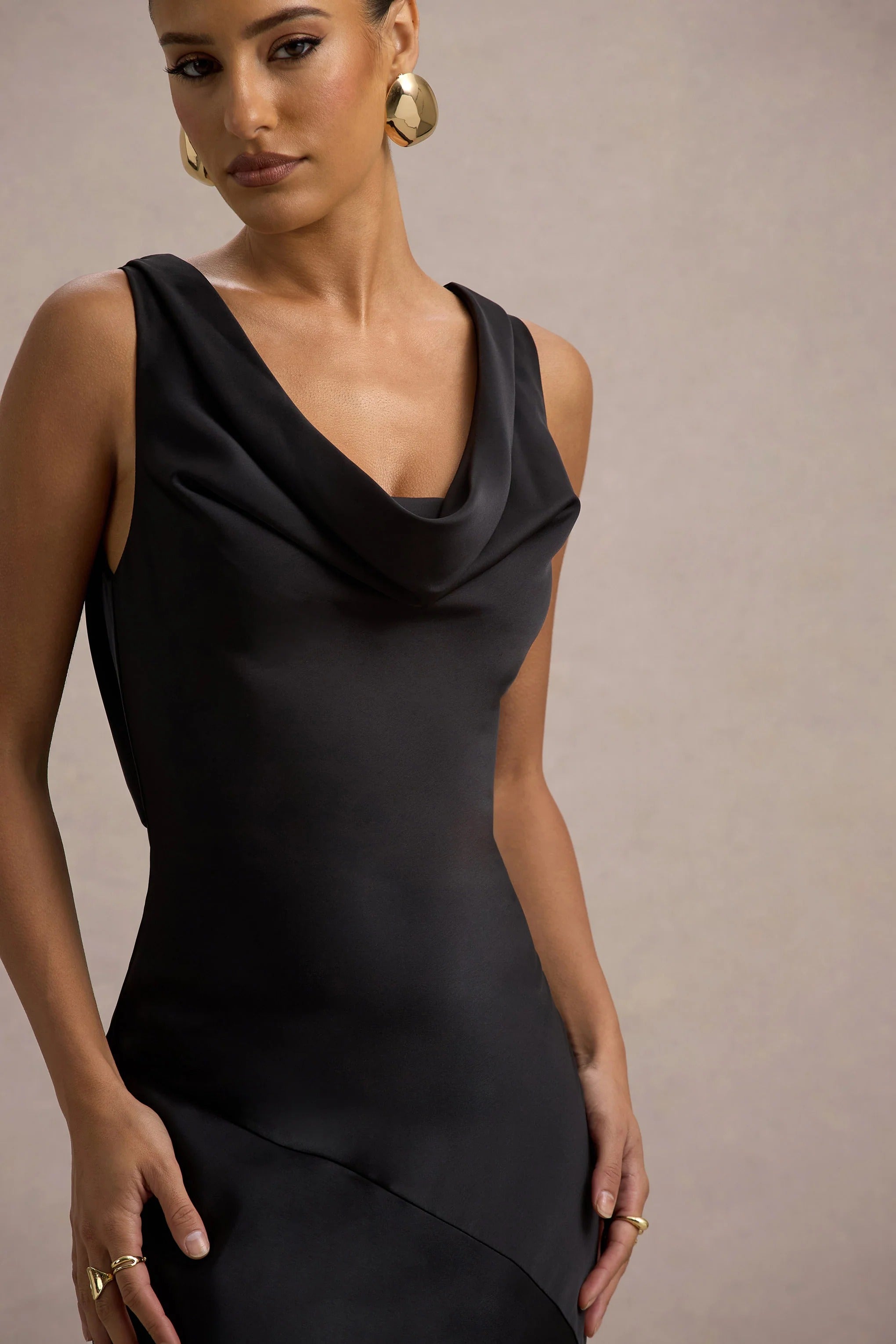 LENA | Robe Maxi au Style Minimaliste avec Encolure Drapée