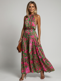 Robe midi rose avec design drapé et encolure halter élégante