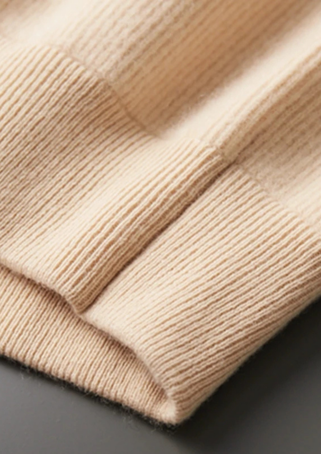 Cardigan zippé à côtes en mérinos extra-fin pure laine vierge