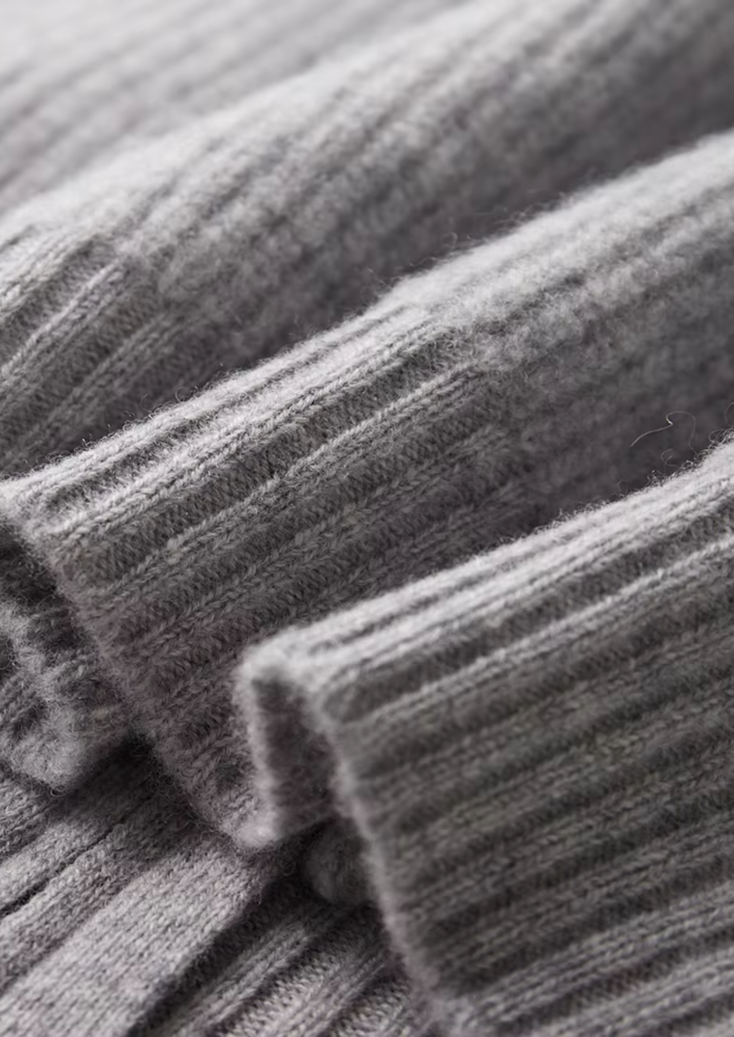 Cardigan en laine mérinos extra-fine pure à côtes tricotées