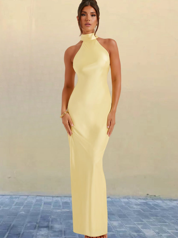ZEYNEP | Robe longue en satin sophistiquée avec col halter