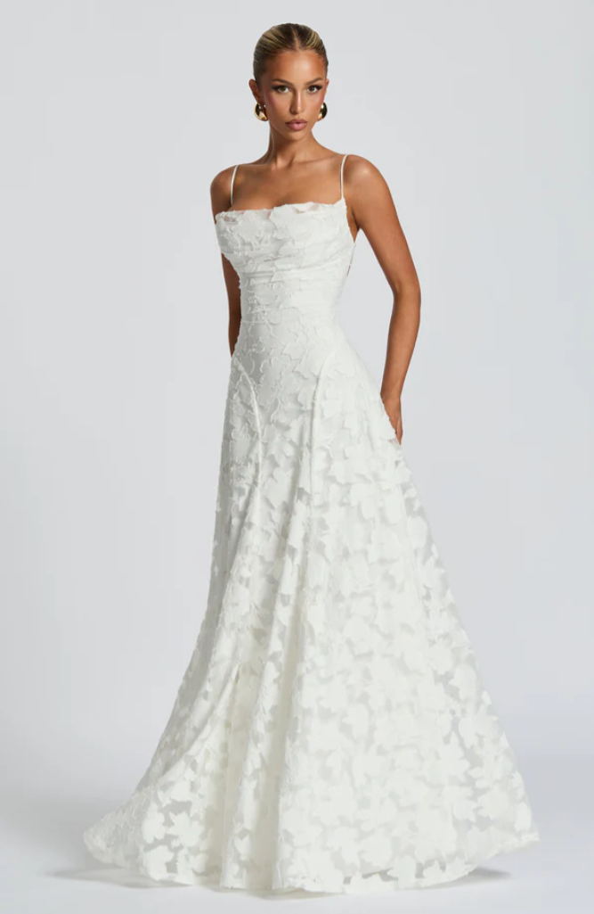 SOFIA | Robe longue en dentelle élégante