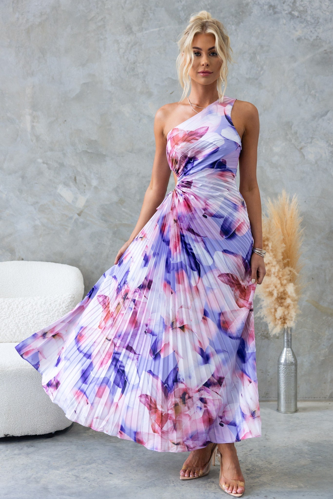 ELLA | Robe mi-longue plissée avec design asymétrique à une épaule