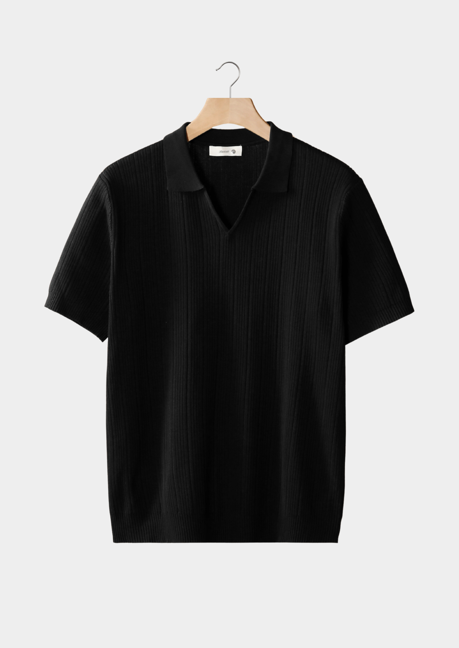 Polo noir côtelé avec col ouvert