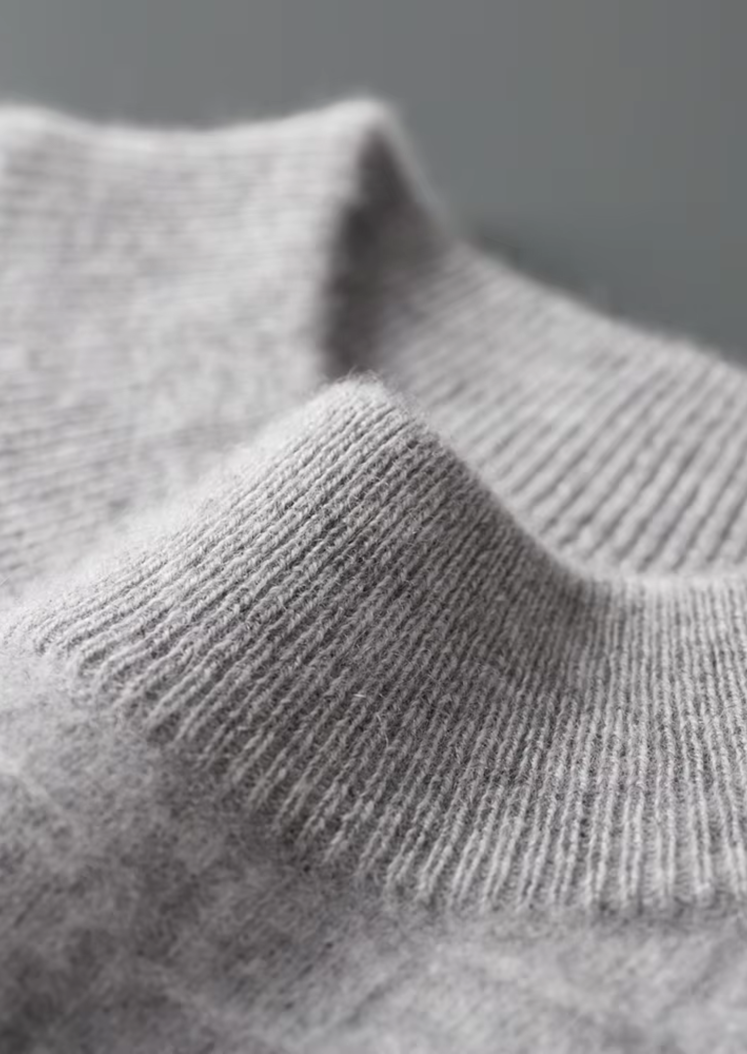 Col montant en laine mérinos extra-fine pure avec texture