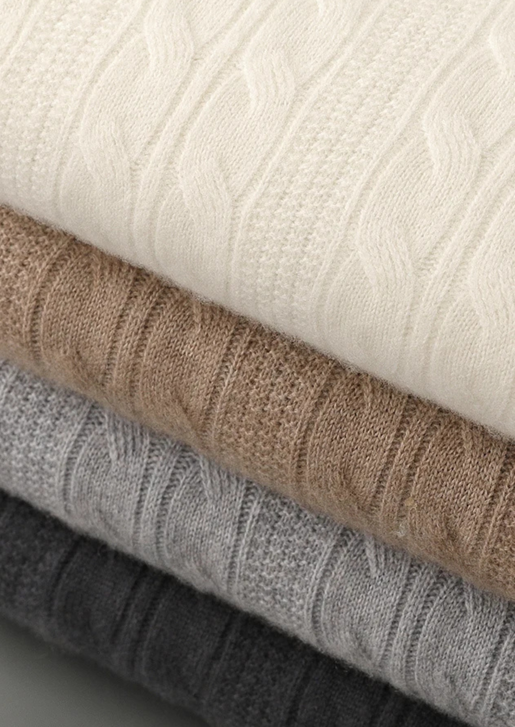 PULL RAS DU COU EN LAINE MÉRINOS EXTRA-FINE PURE À MAILLE TORSADÉE