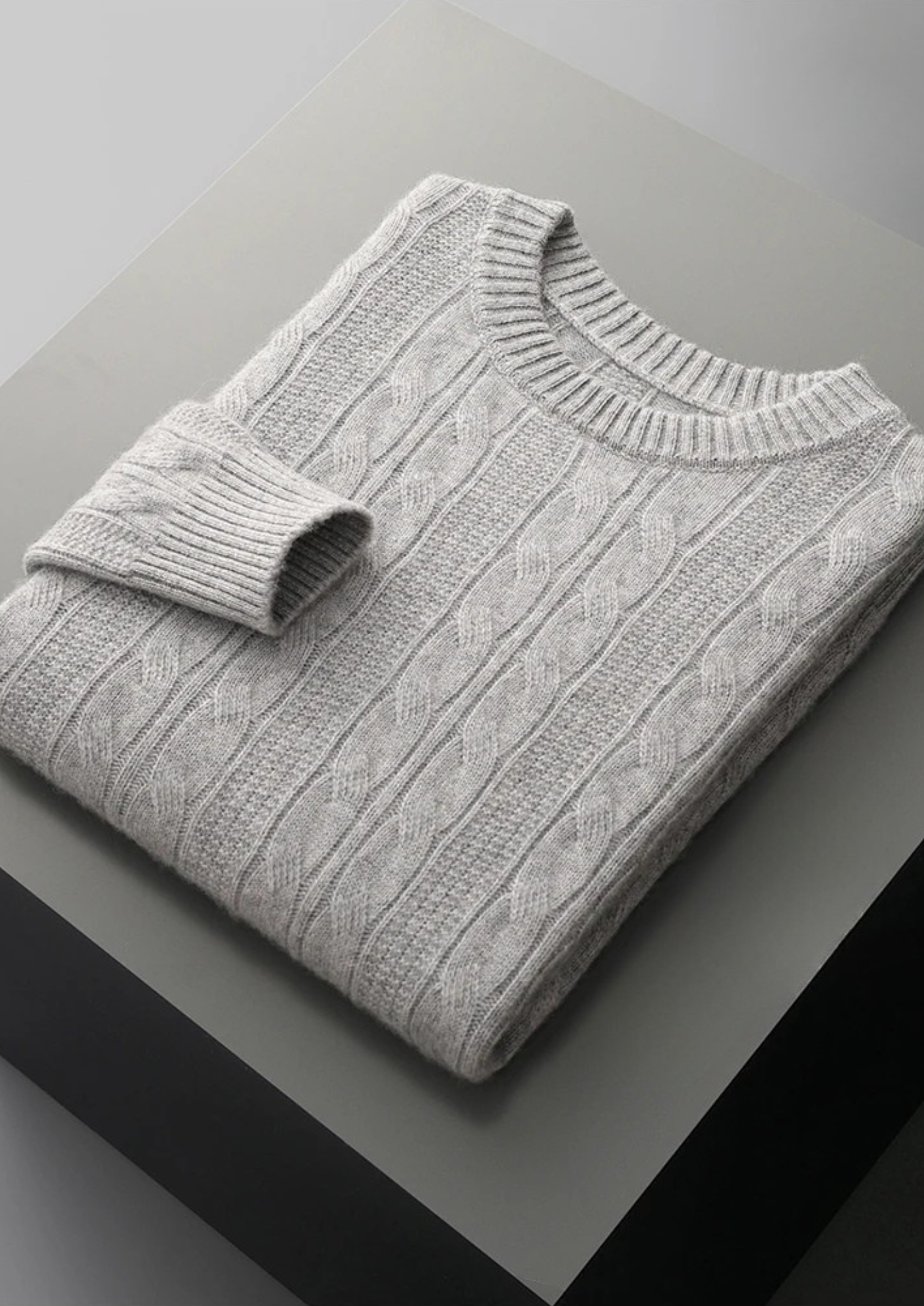 Pull à col rond en laine mérinos extra-fine pure, tricot torsadé