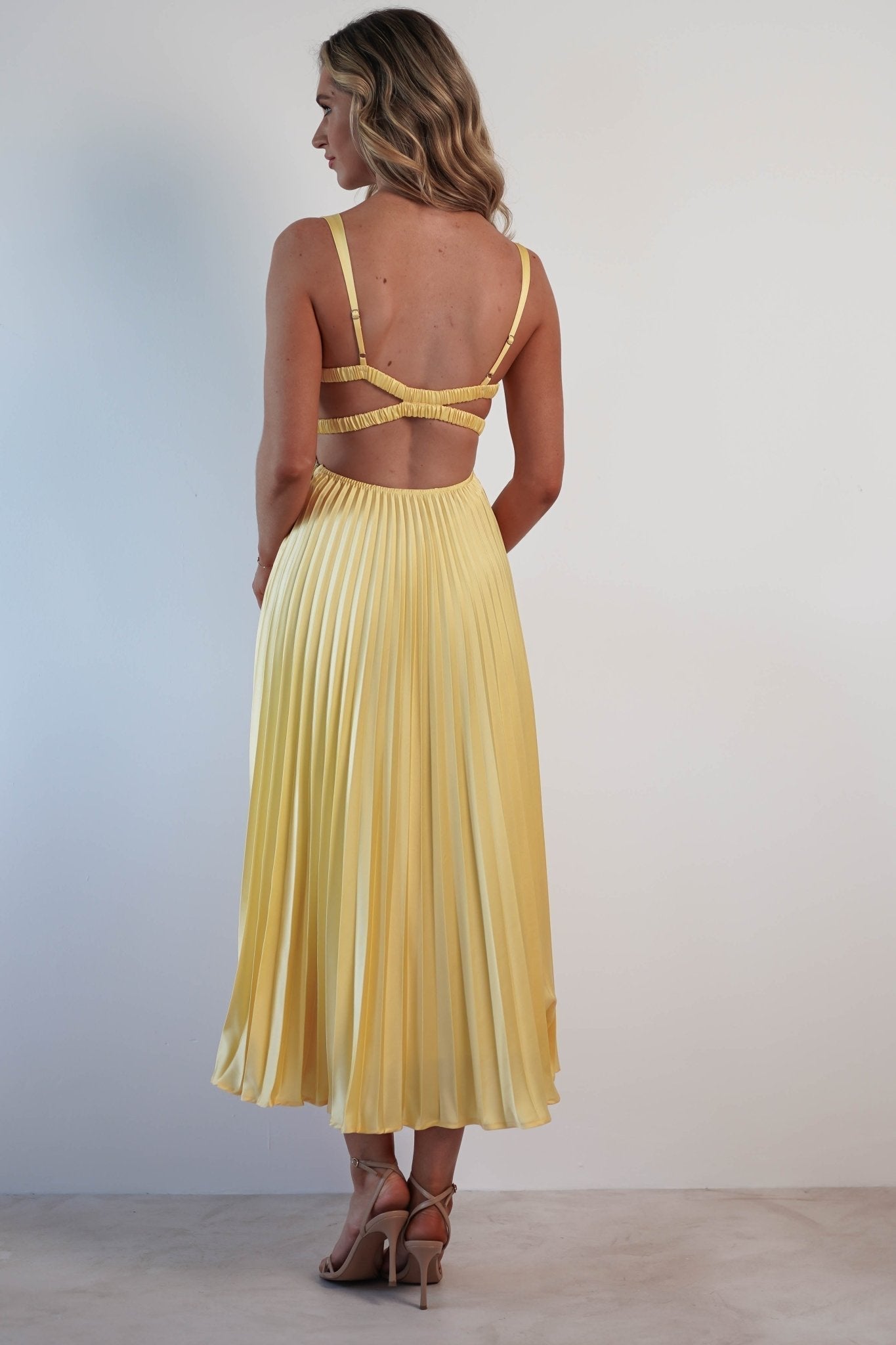 MALKA | Robe Maxi Élégante avec Drapeau Gracieux