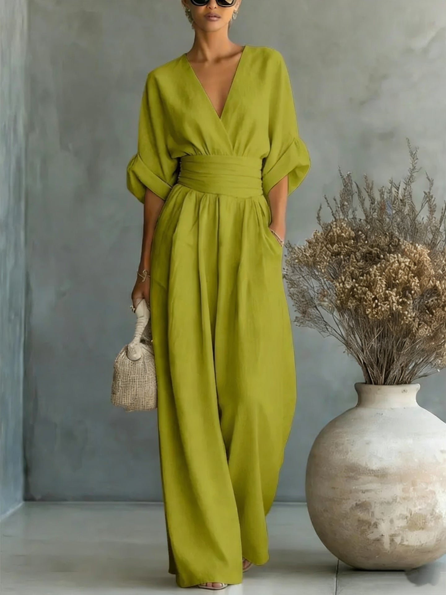 Robe élégante à col en V, manches fluides avec dos nu - Maison Claire et Sylvie