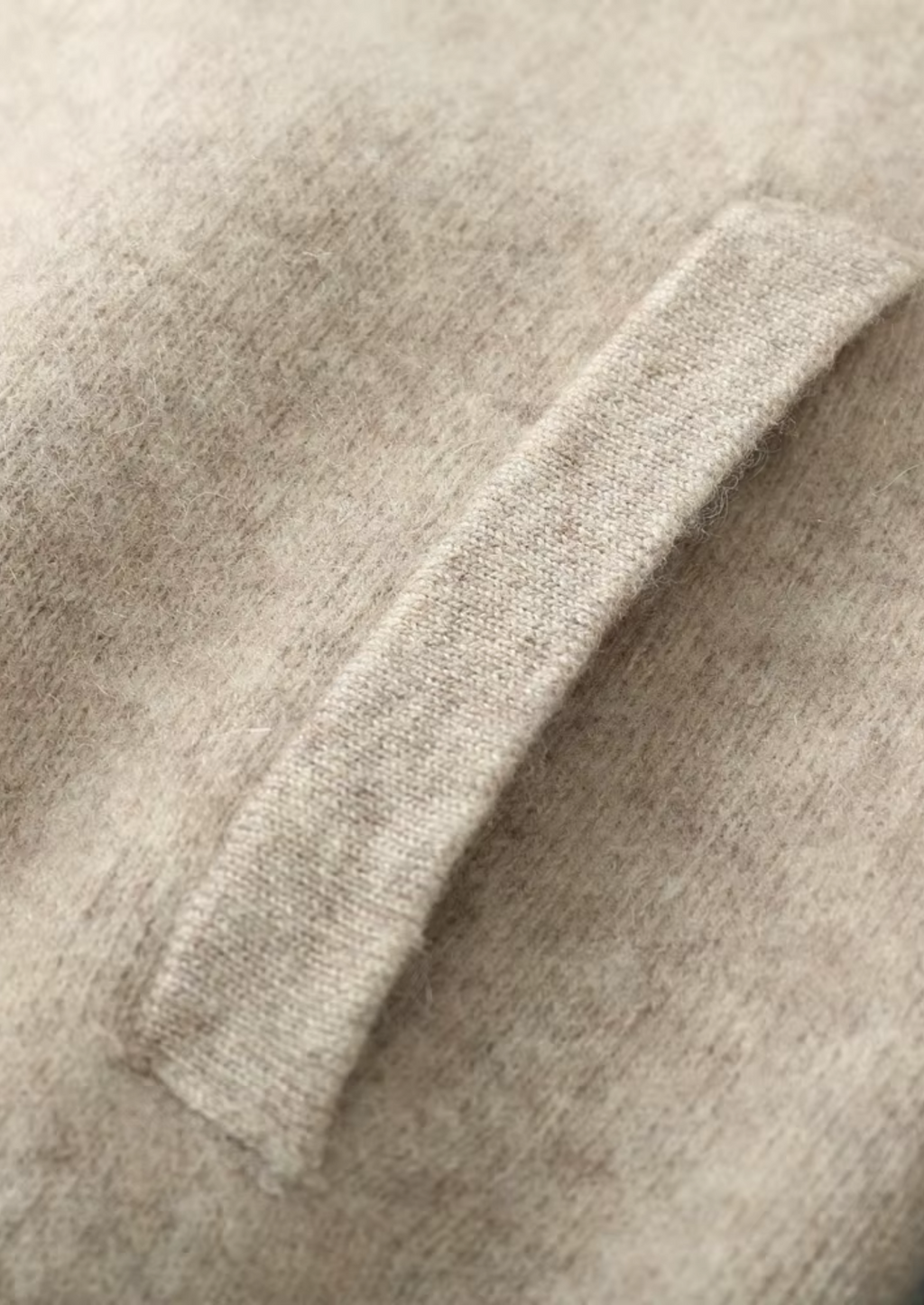 PULL COL V EN LAINE MÉRINOS EXTRA-FINE PURE