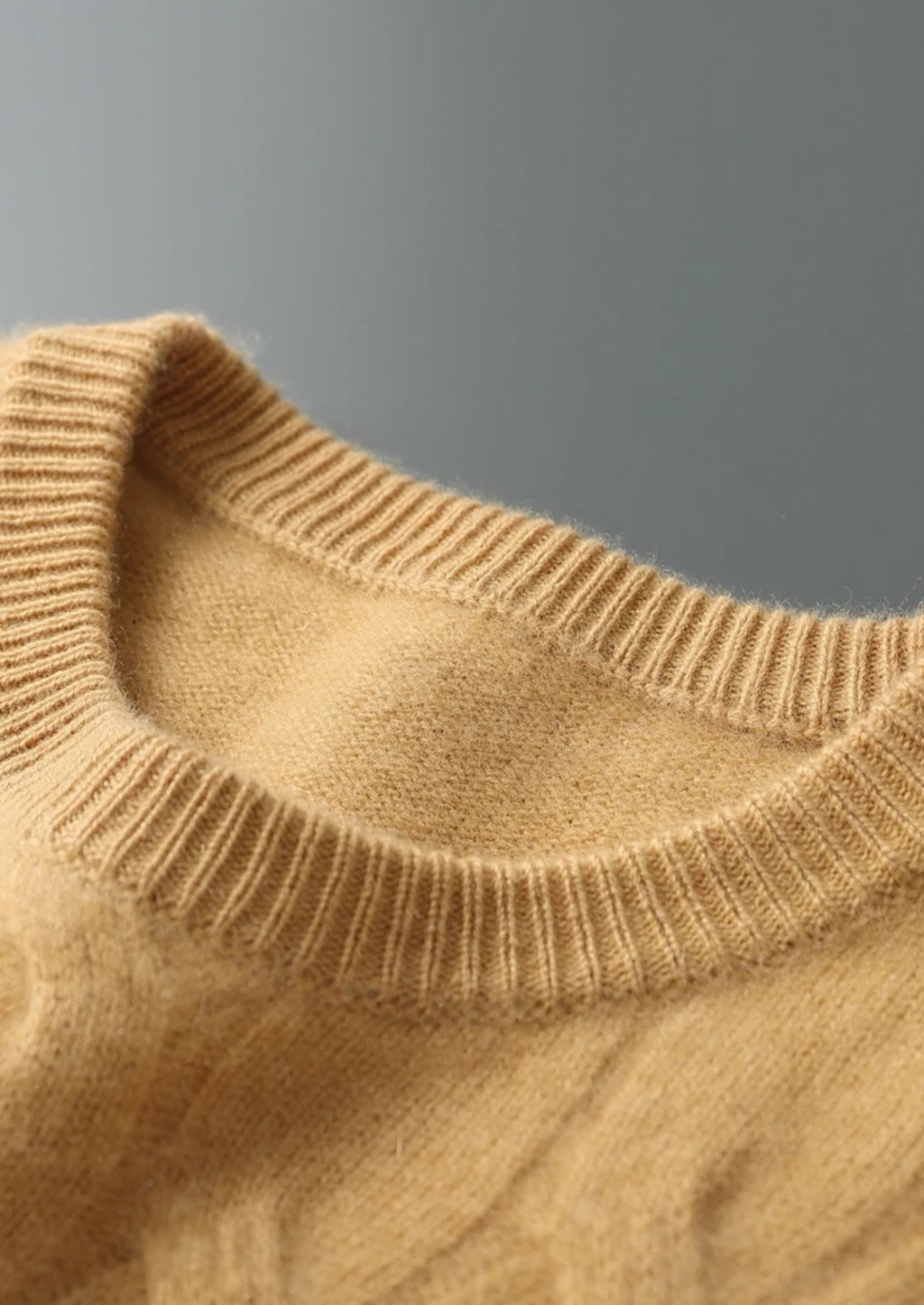Pull col rond en cachemire câblé premium