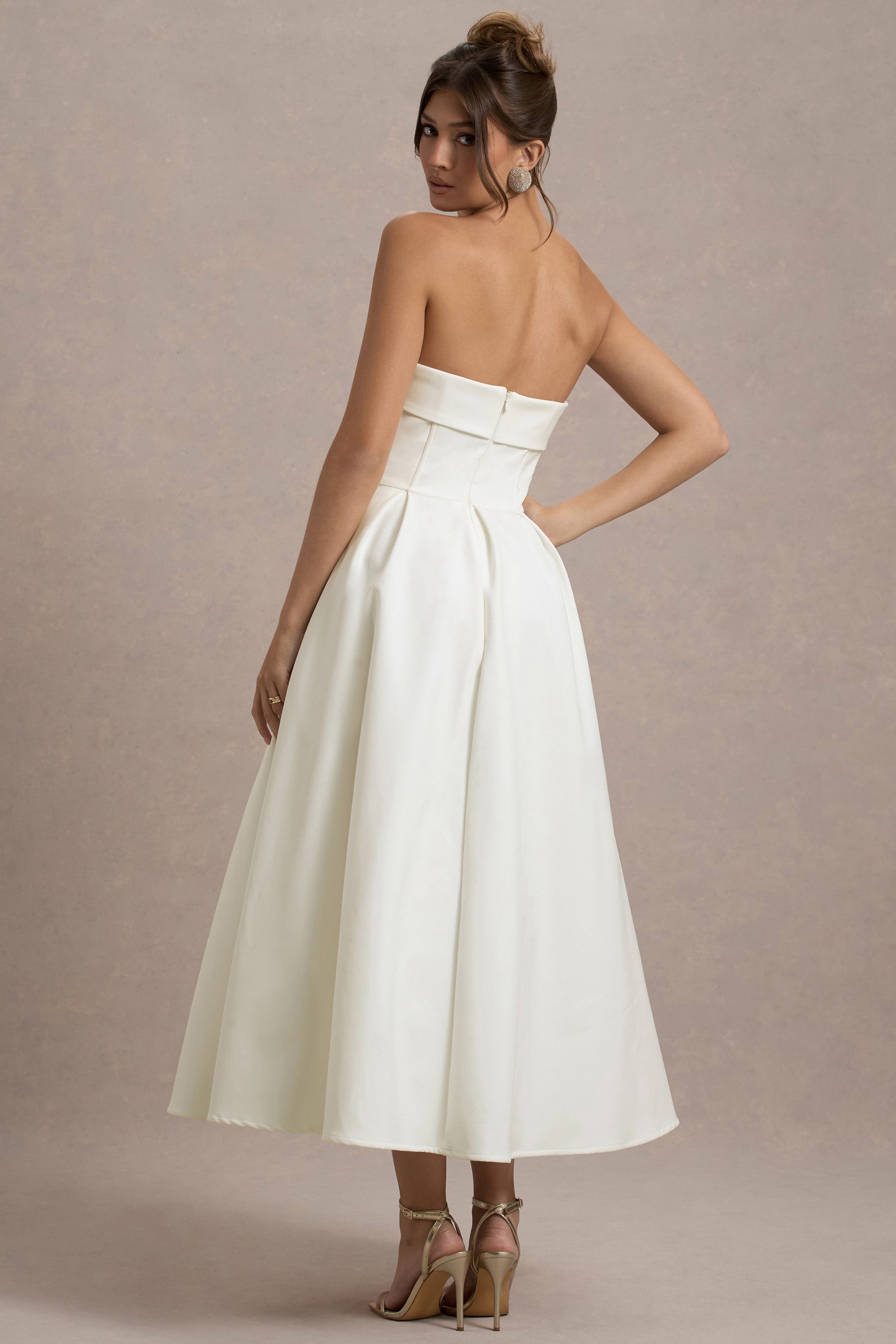 ANNE | Robe mi-longue chic avec encolure décolletée épaules nues